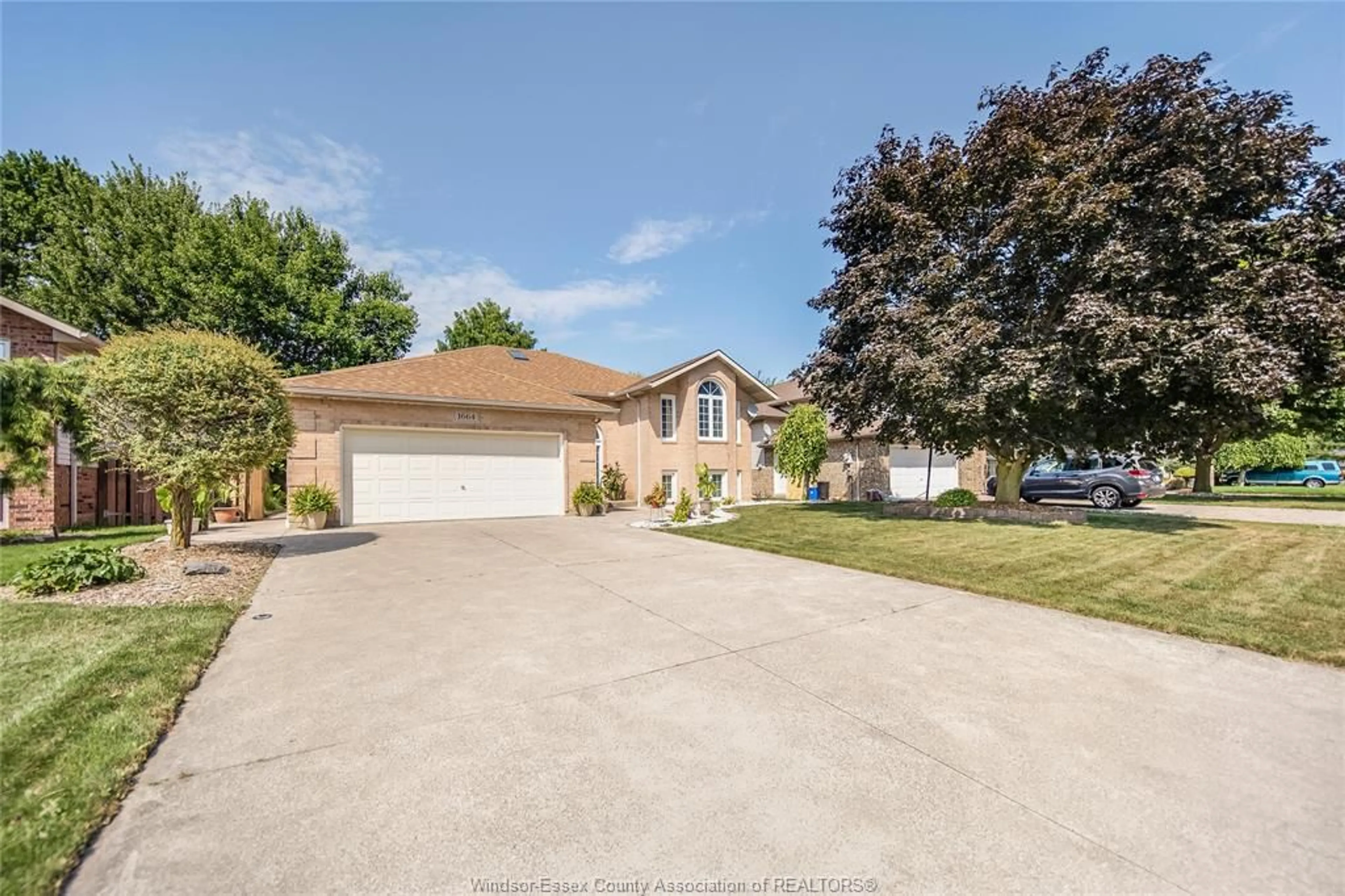 A pic from outside/outdoor area/front of a property/back of a property/a pic from drone, street for 1664 LYONS Ave, LaSalle Ontario N9J 3K4