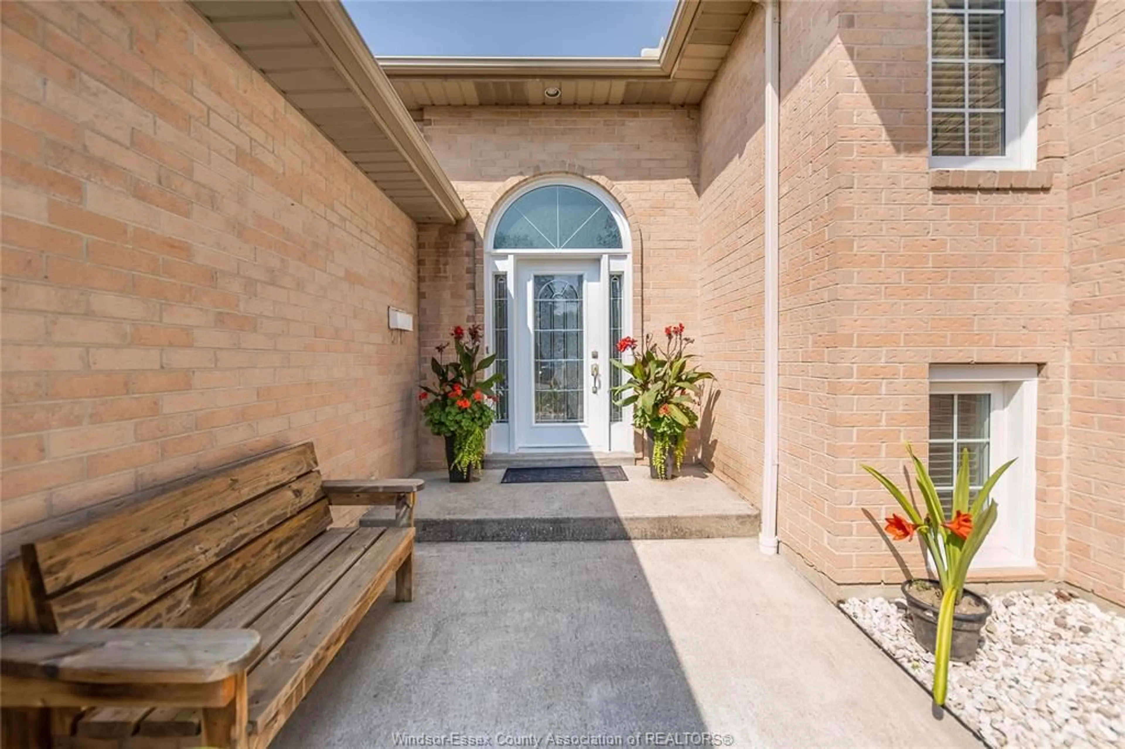 Indoor entryway for 1664 LYONS Ave, LaSalle Ontario N9J 3K4