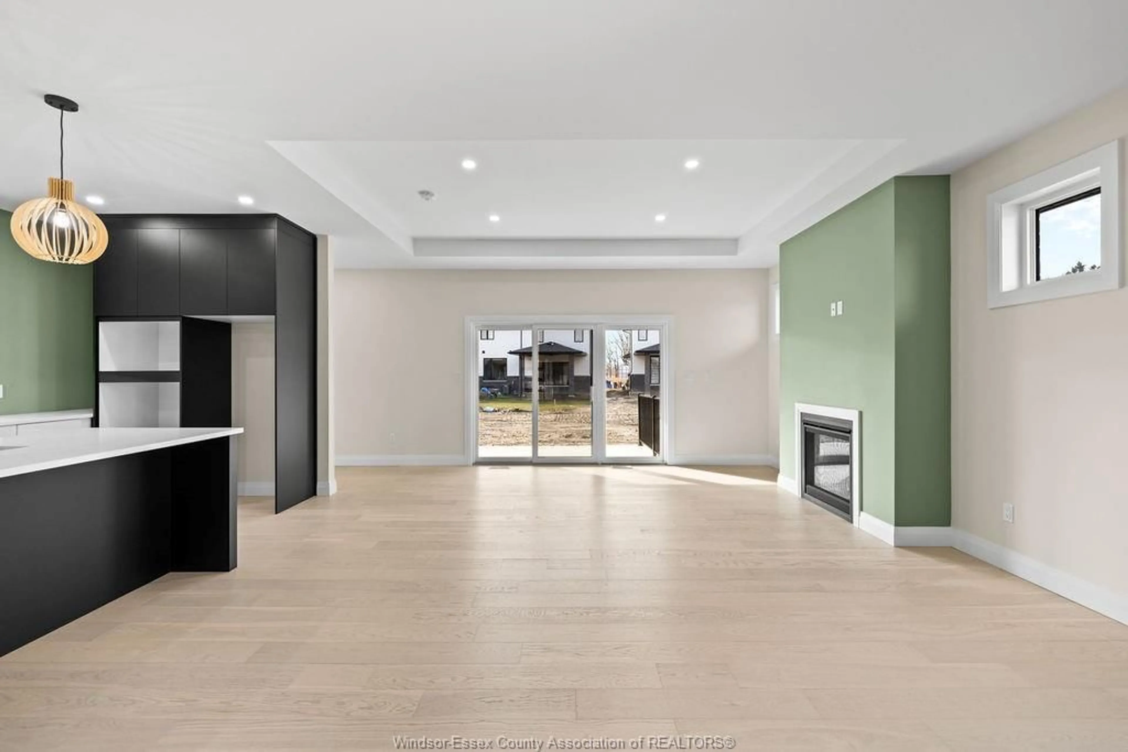 Indoor foyer for 8020 MEO Blvd, LaSalle Ontario N9H 1H3