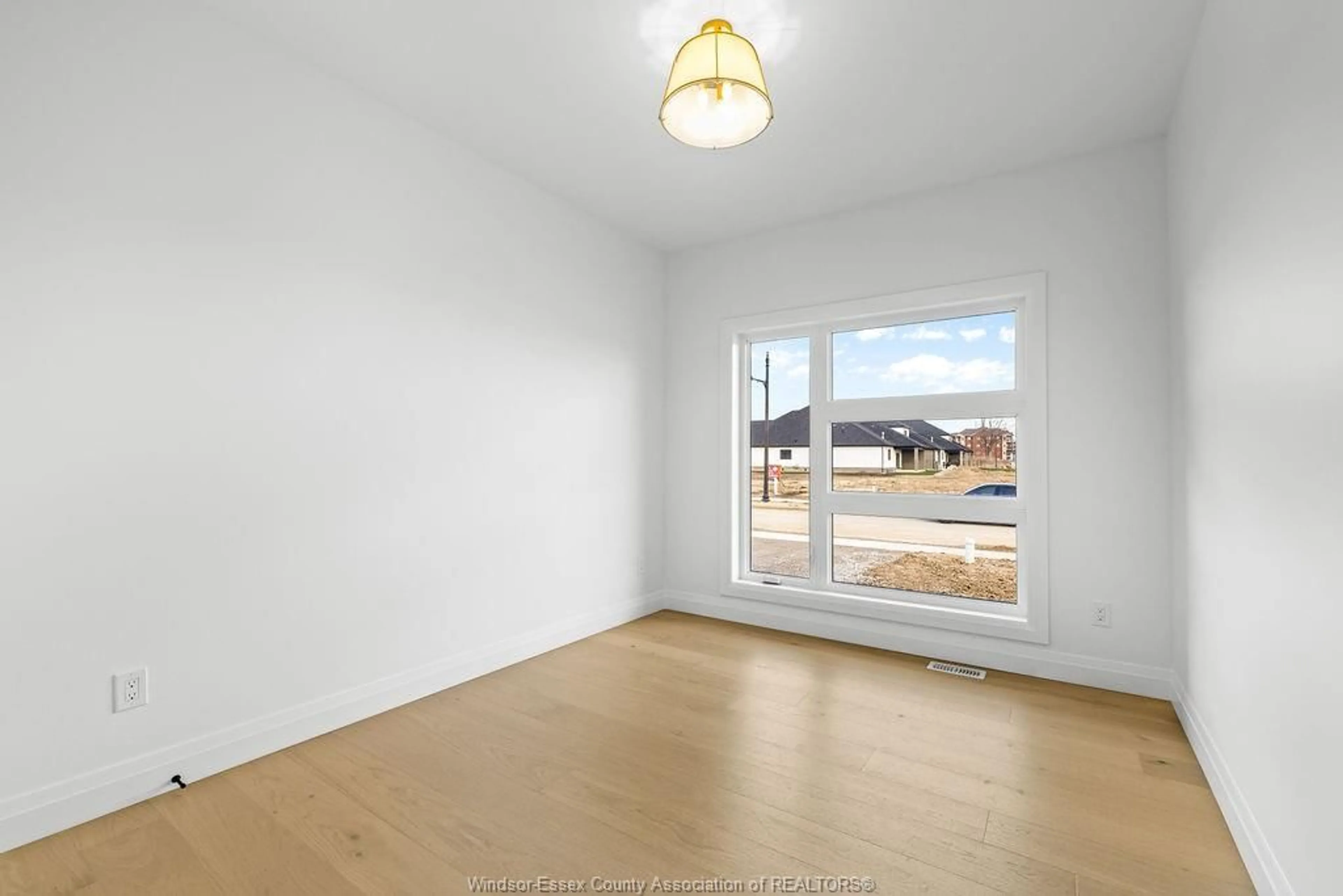 A pic of a room for 8024 MEO Blvd, LaSalle Ontario N9H 1H3