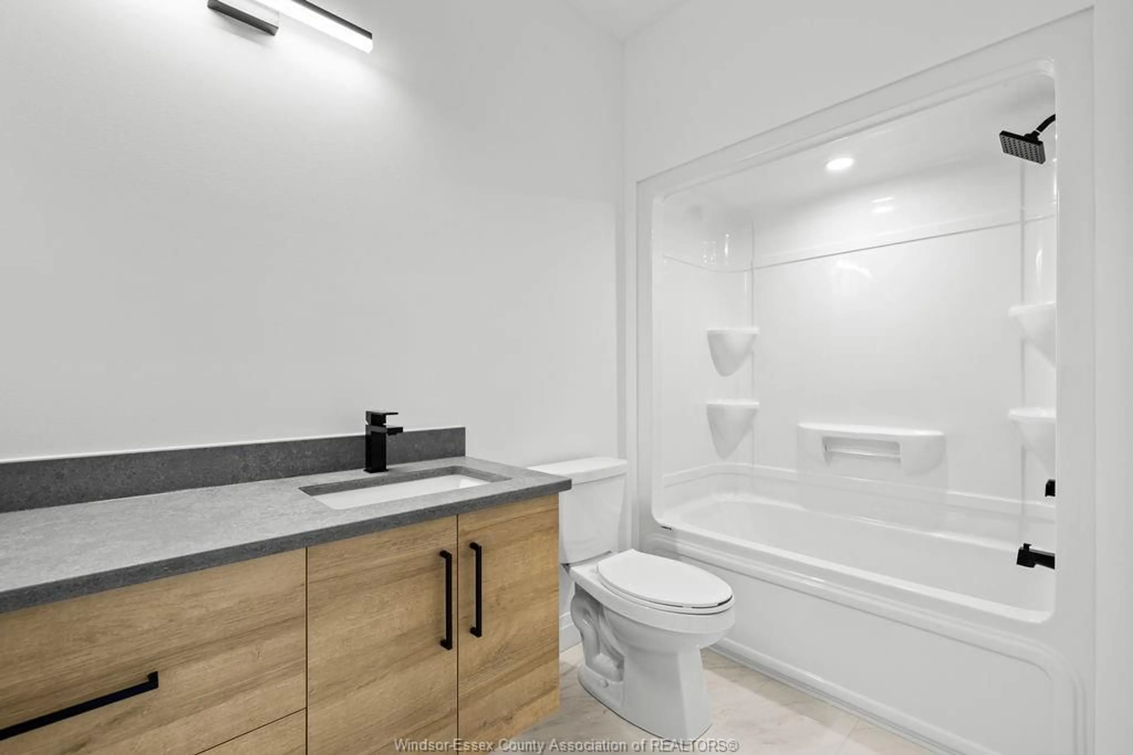 Standard bathroom, ceramic/tile floor for 8024 MEO Blvd, LaSalle Ontario N9H 1H3