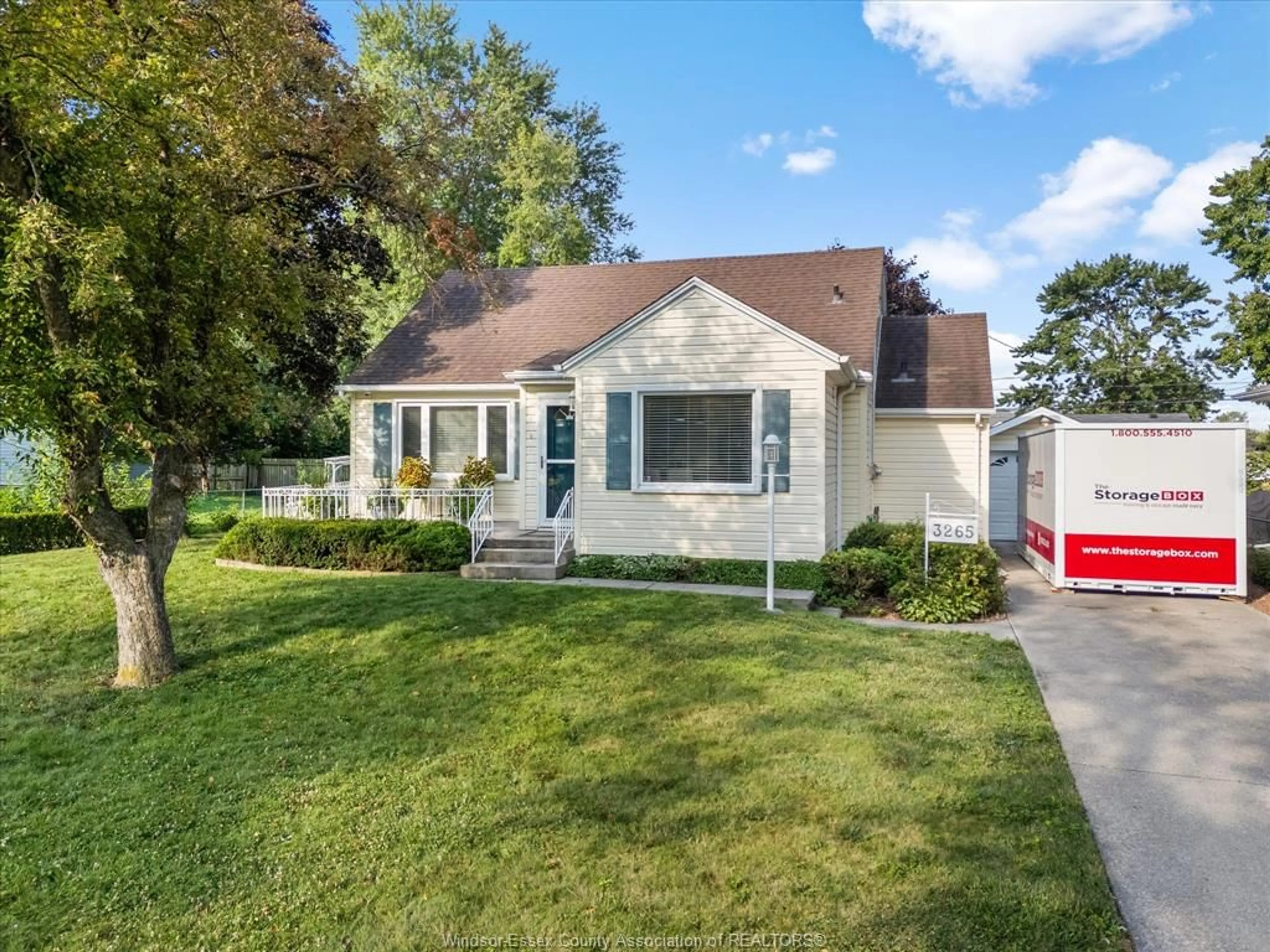 Home with vinyl exterior material, street for 3265 BYNG Rd, Windsor Ontario N8W 3H1