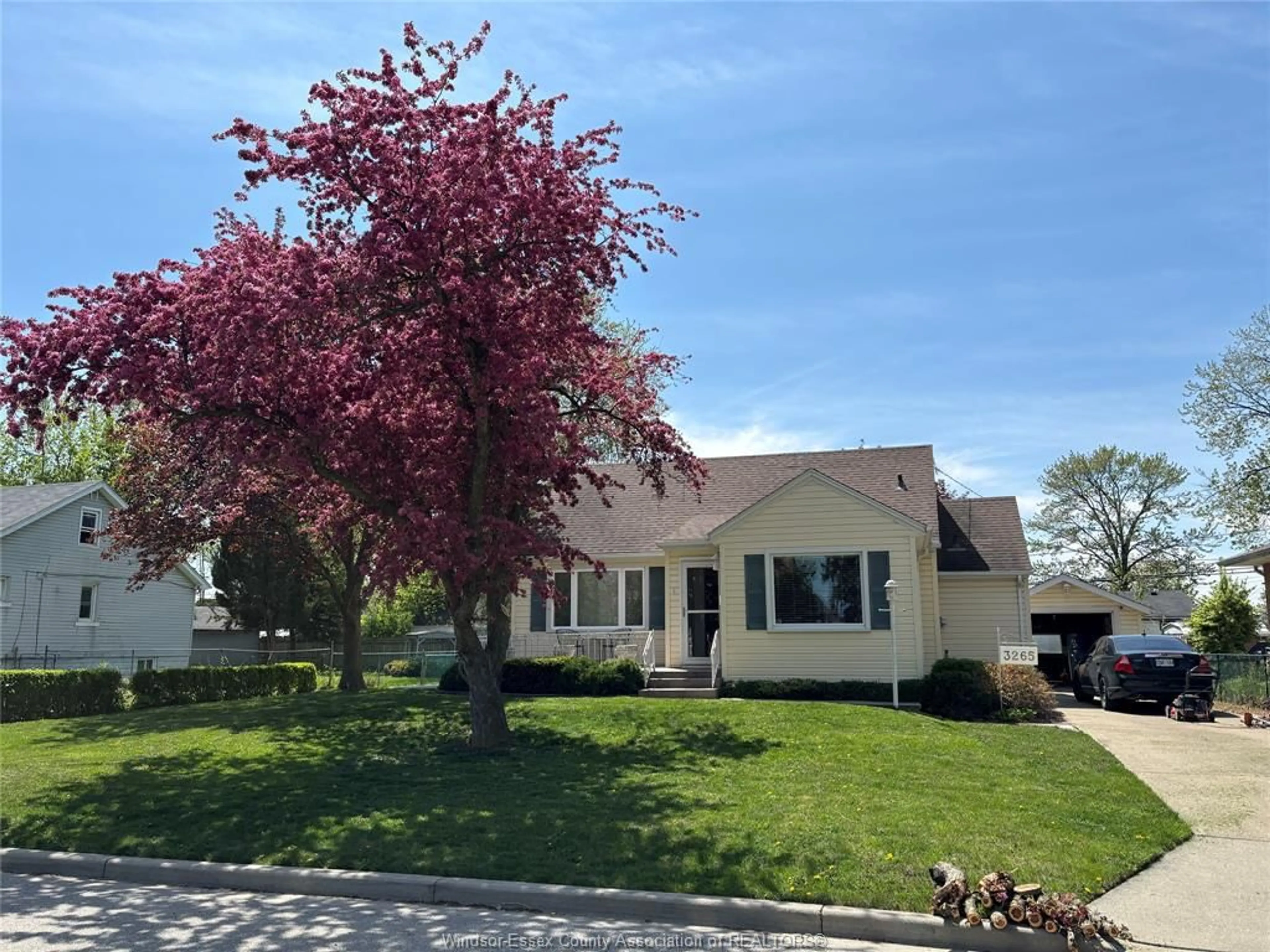 Home with vinyl exterior material, street for 3265 BYNG Rd, Windsor Ontario N8W 3H1
