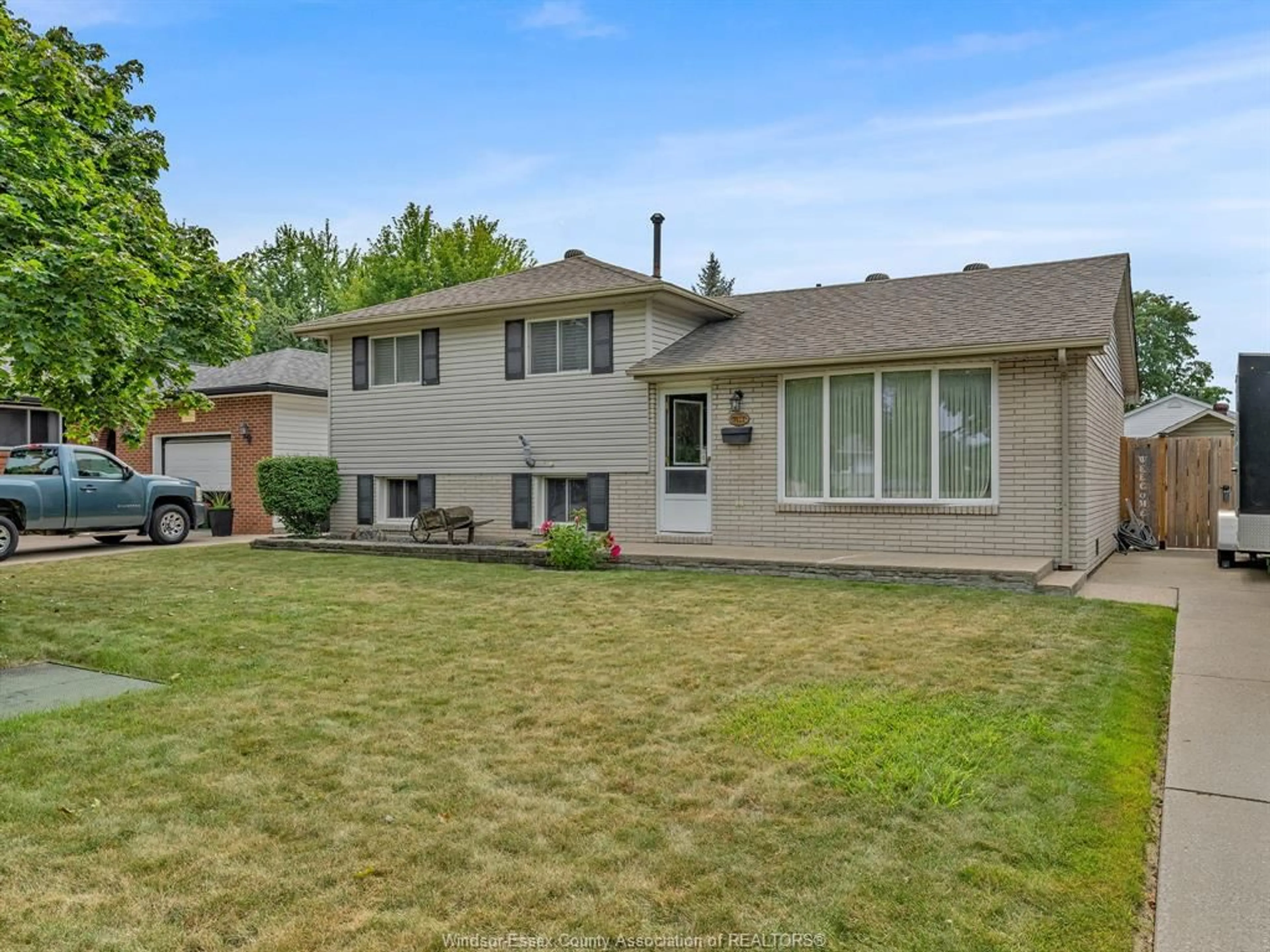 Home with vinyl exterior material, street for 3117 HARMONY, Windsor Ontario N8T 2J9