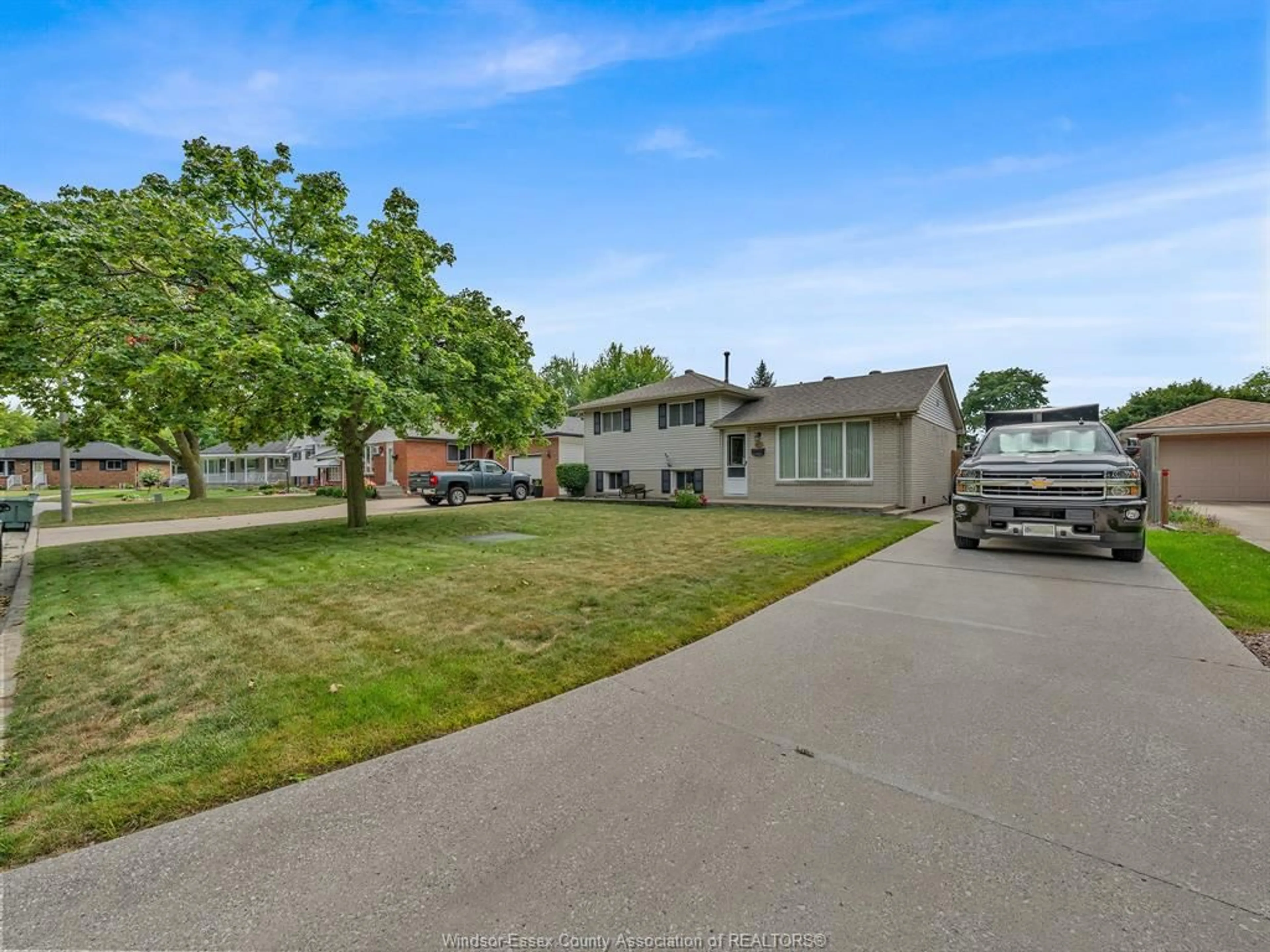 A pic from outside/outdoor area/front of a property/back of a property/a pic from drone, street for 3117 HARMONY, Windsor Ontario N8T 2J9
