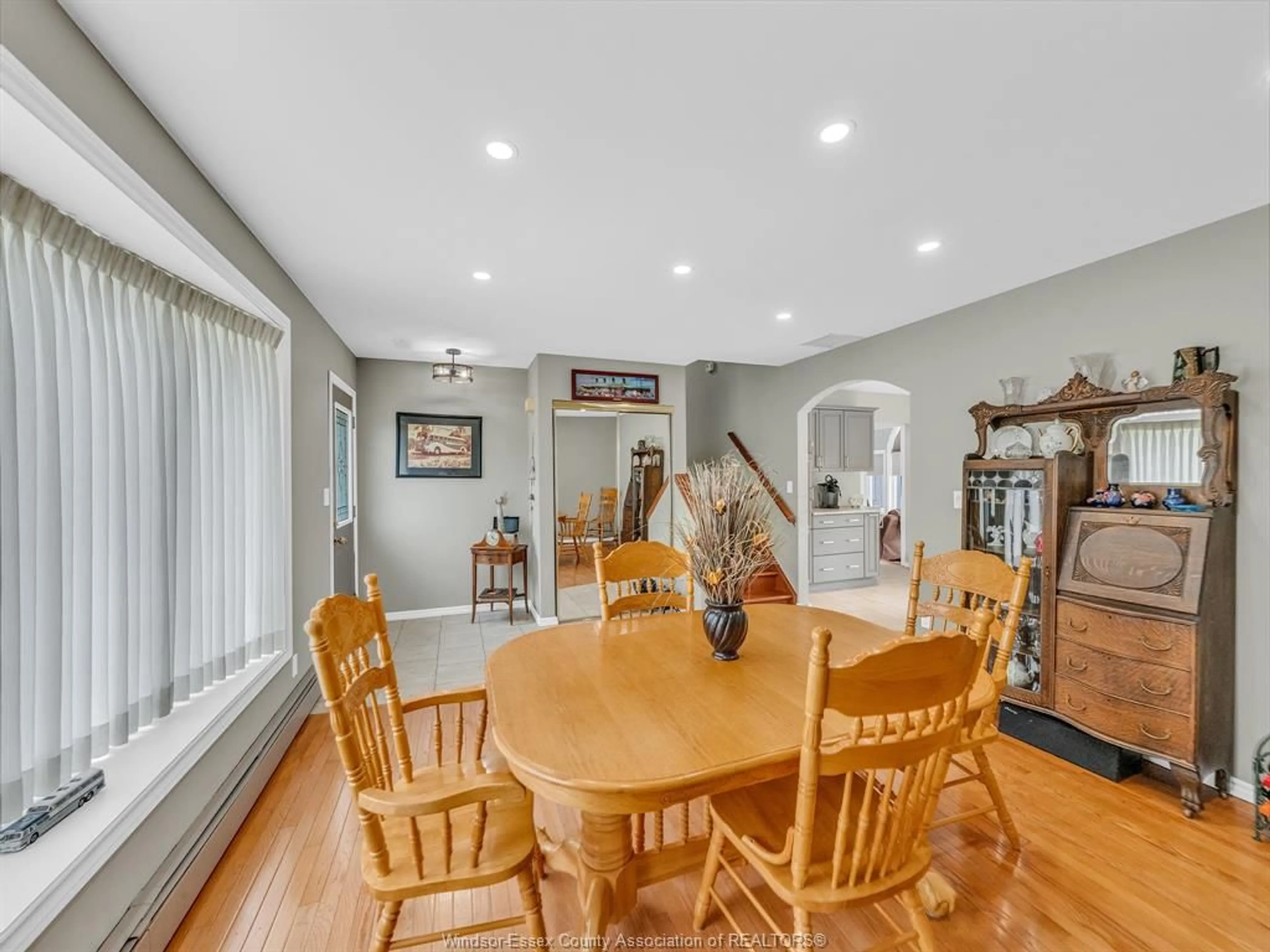 Dining room, wood/laminate floor for 3117 HARMONY, Windsor Ontario N8T 2J9