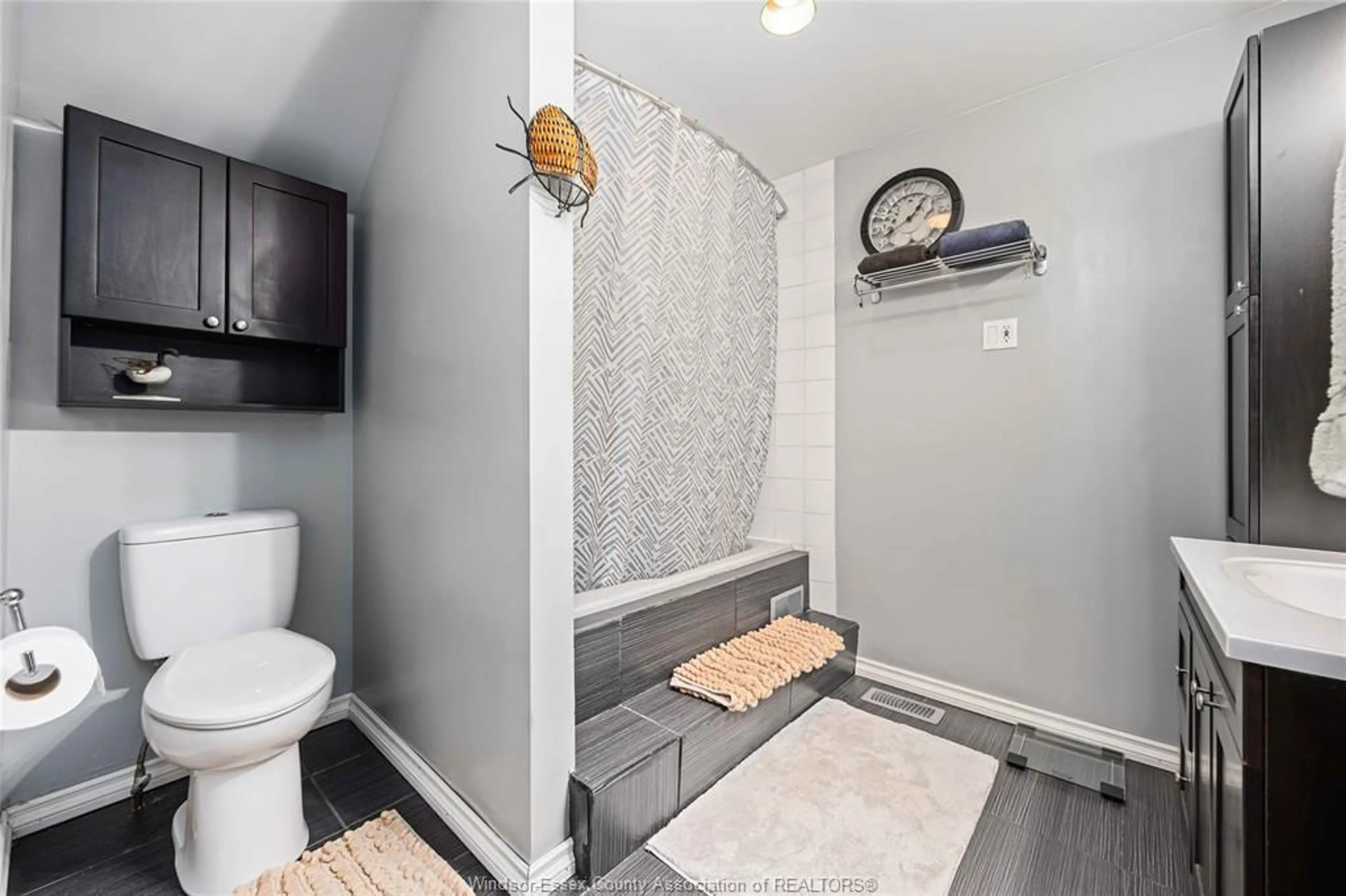 Standard bathroom, ceramic/tile floor for 1484 ST. CLAIR Pky, Courtright Ontario N0N 1H0