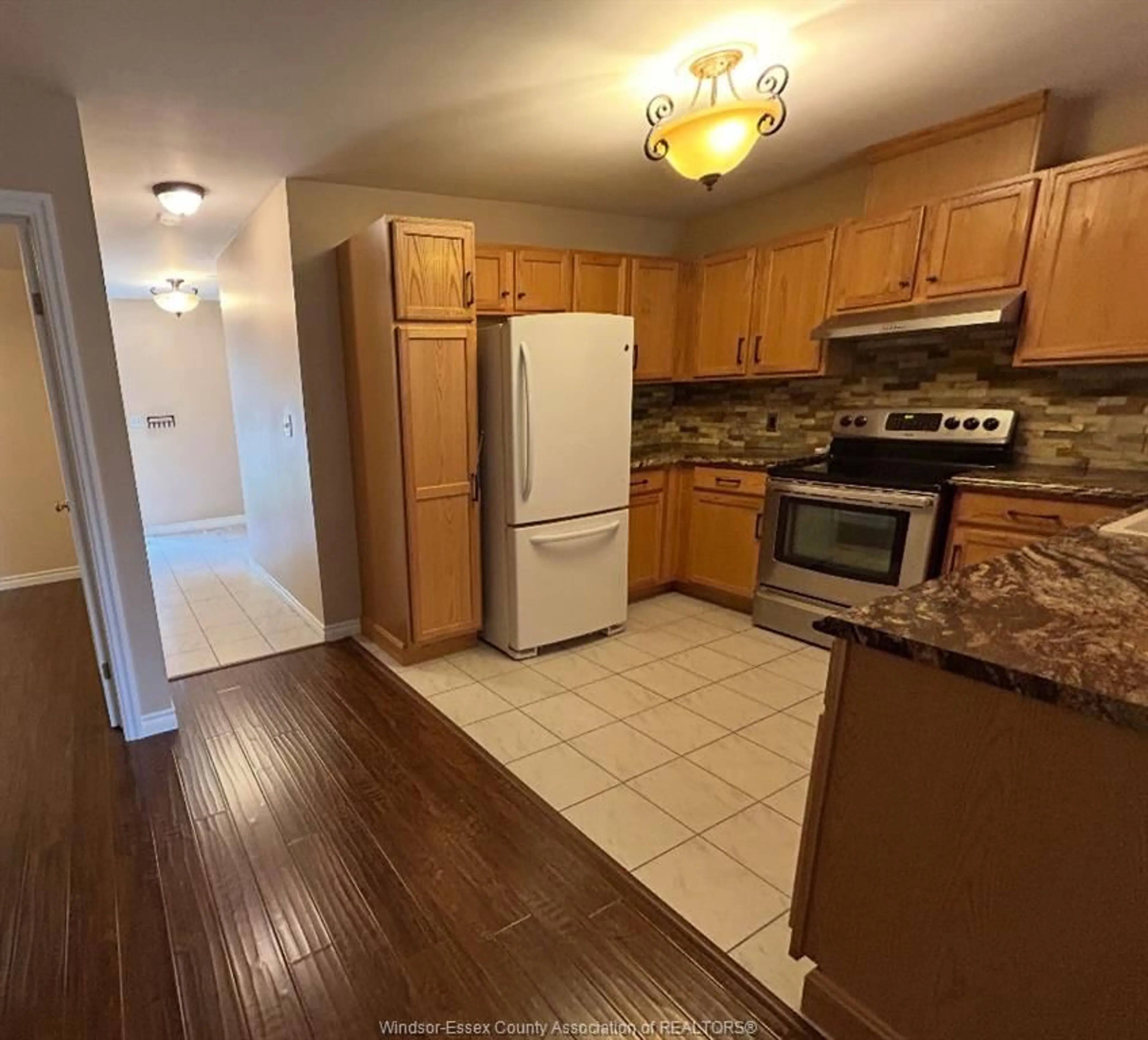 Standard kitchen, unknown for 554 Rodfam Dr, Windsor Ontario N9G 1W1