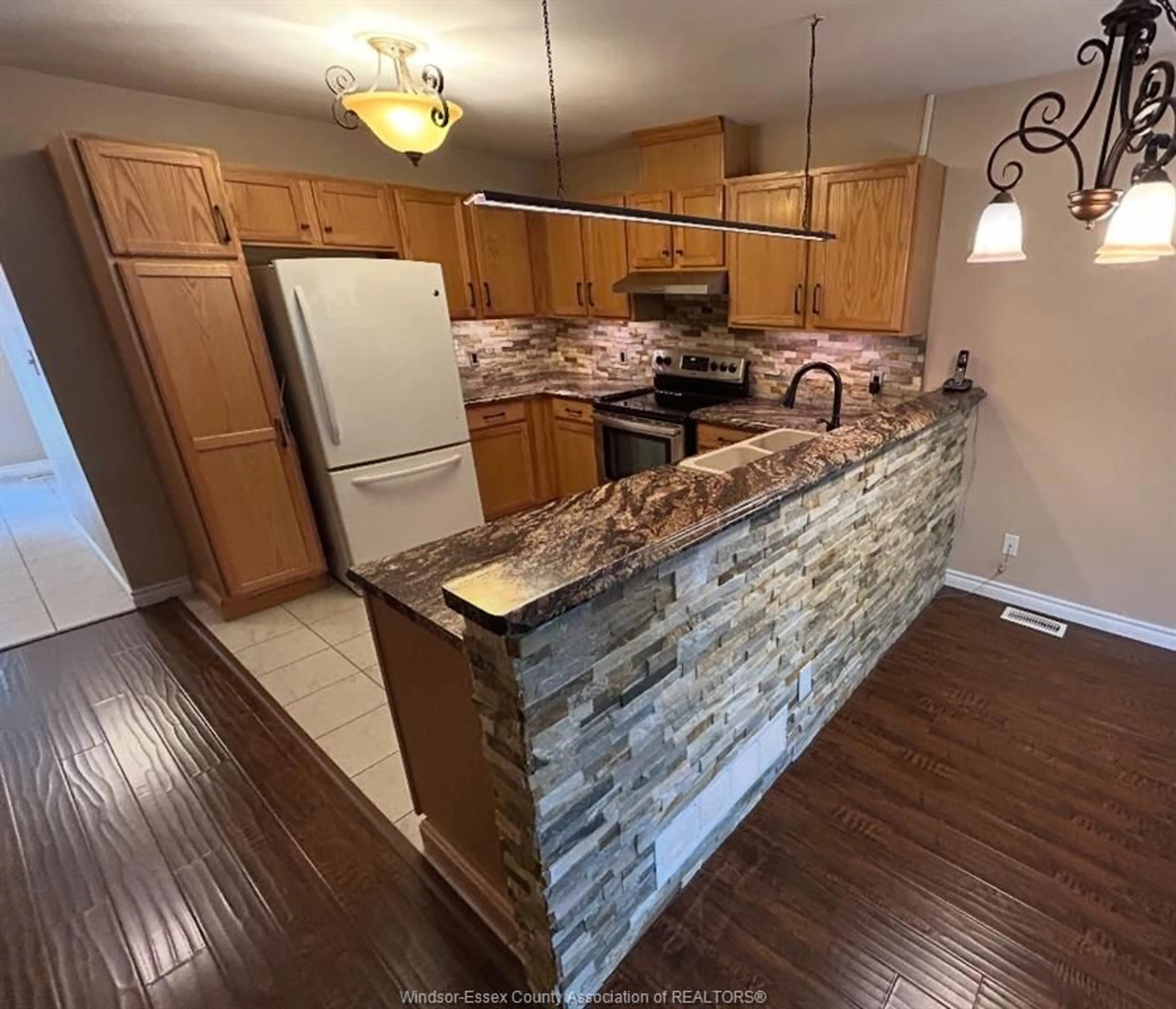 Open concept kitchen, unknown for 554 Rodfam Dr, Windsor Ontario N9G 1W1