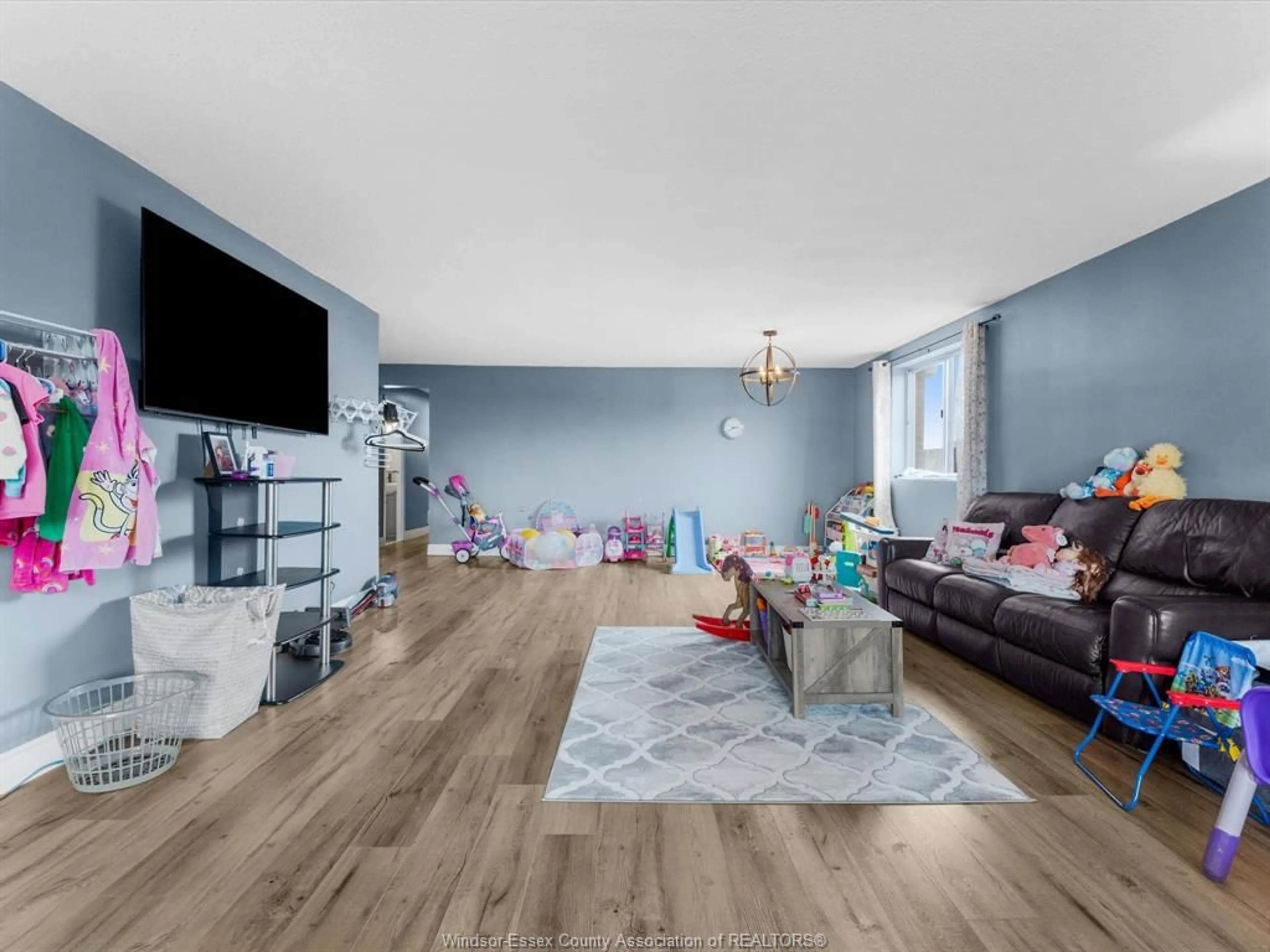 Living room with furniture, wood/laminate floor for 3636 Wyandotte St #503, Windsor Ontario N8Y 4V1
