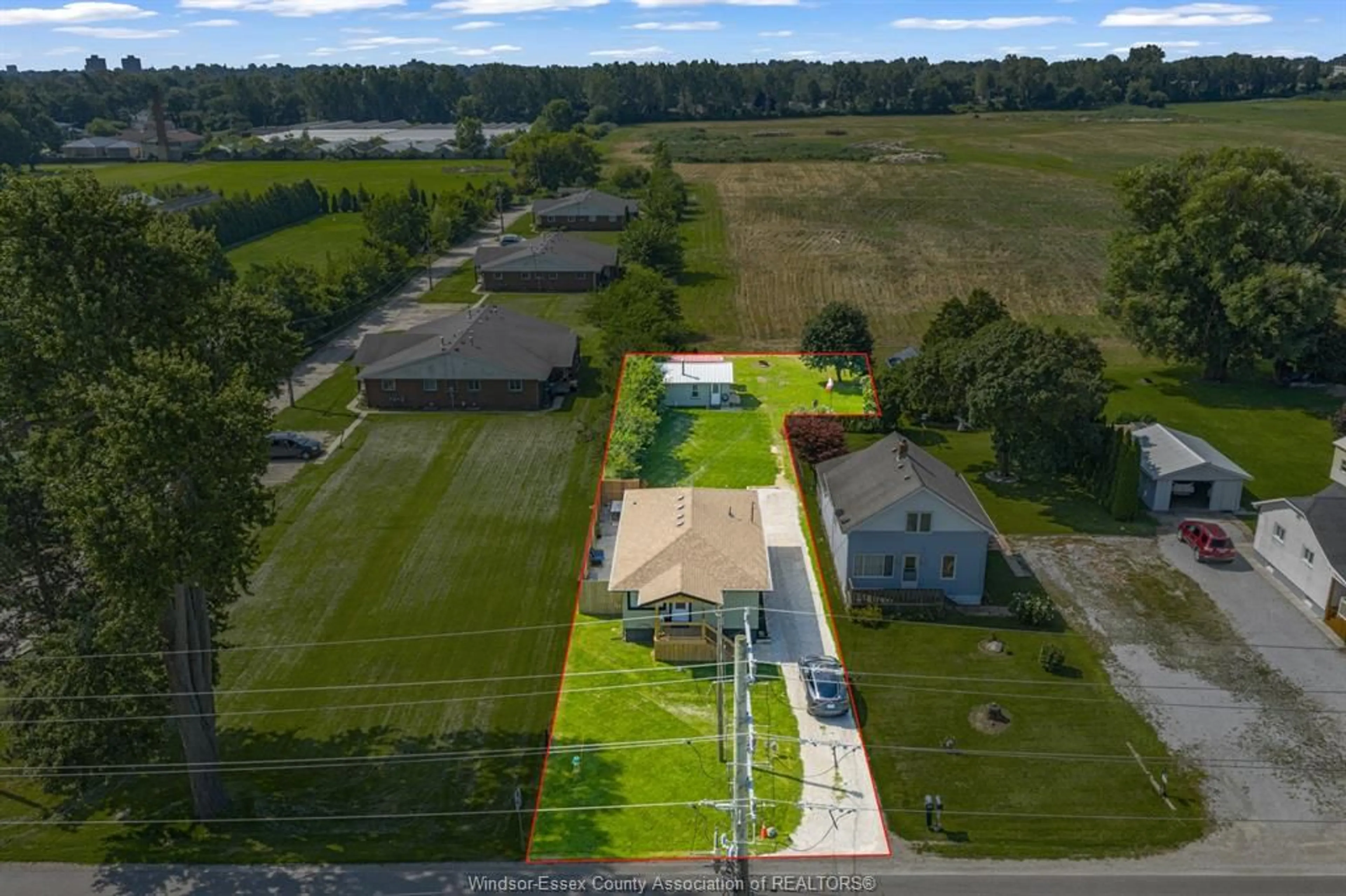 A pic from outside/outdoor area/front of a property/back of a property/a pic from drone, unknown for 520 Mersea Rd 3, Leamington Ontario N8H 3V5
