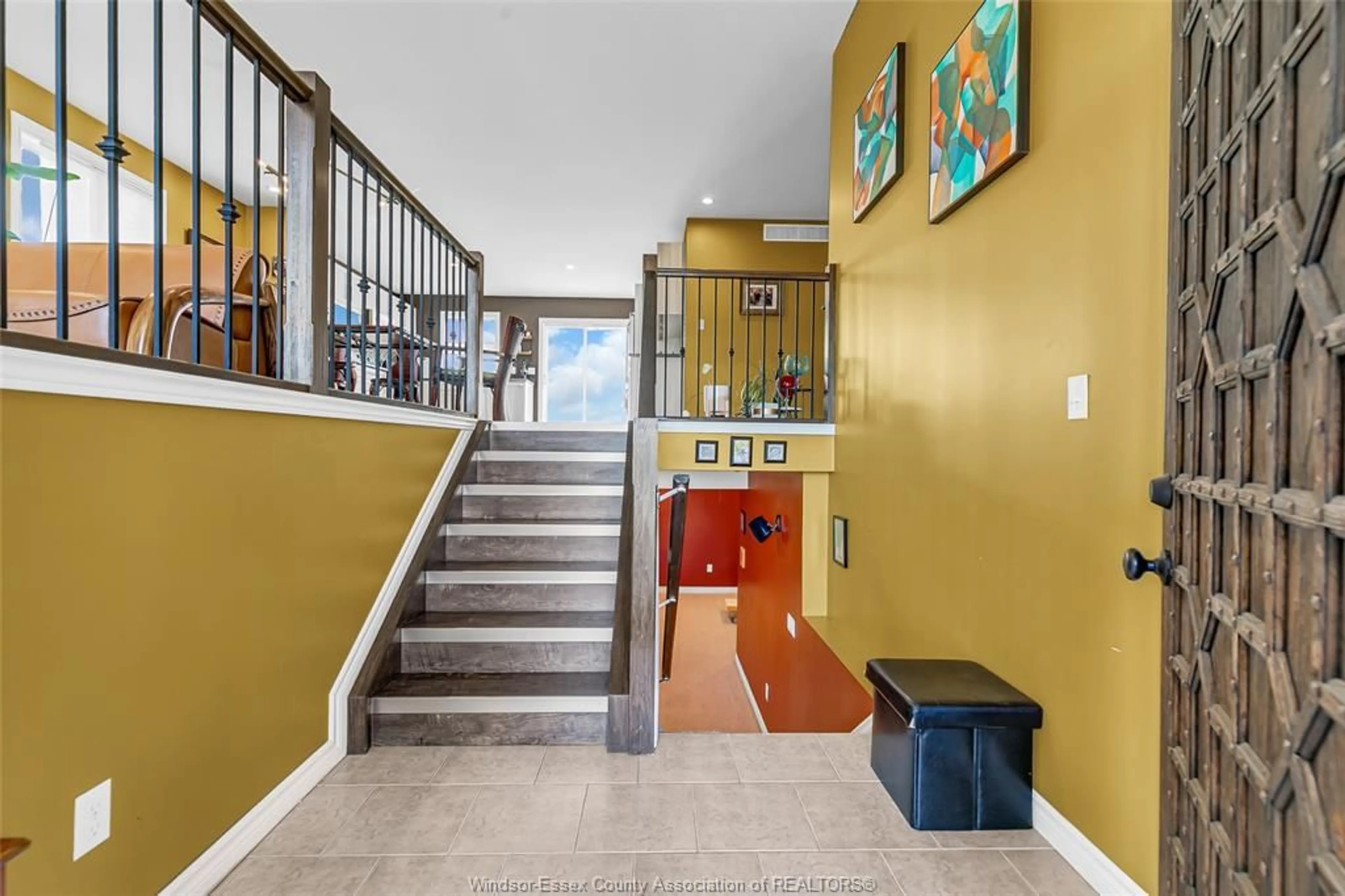 Indoor foyer for 398 POPLAR Dr, Lakeshore Ontario N0R 1A0
