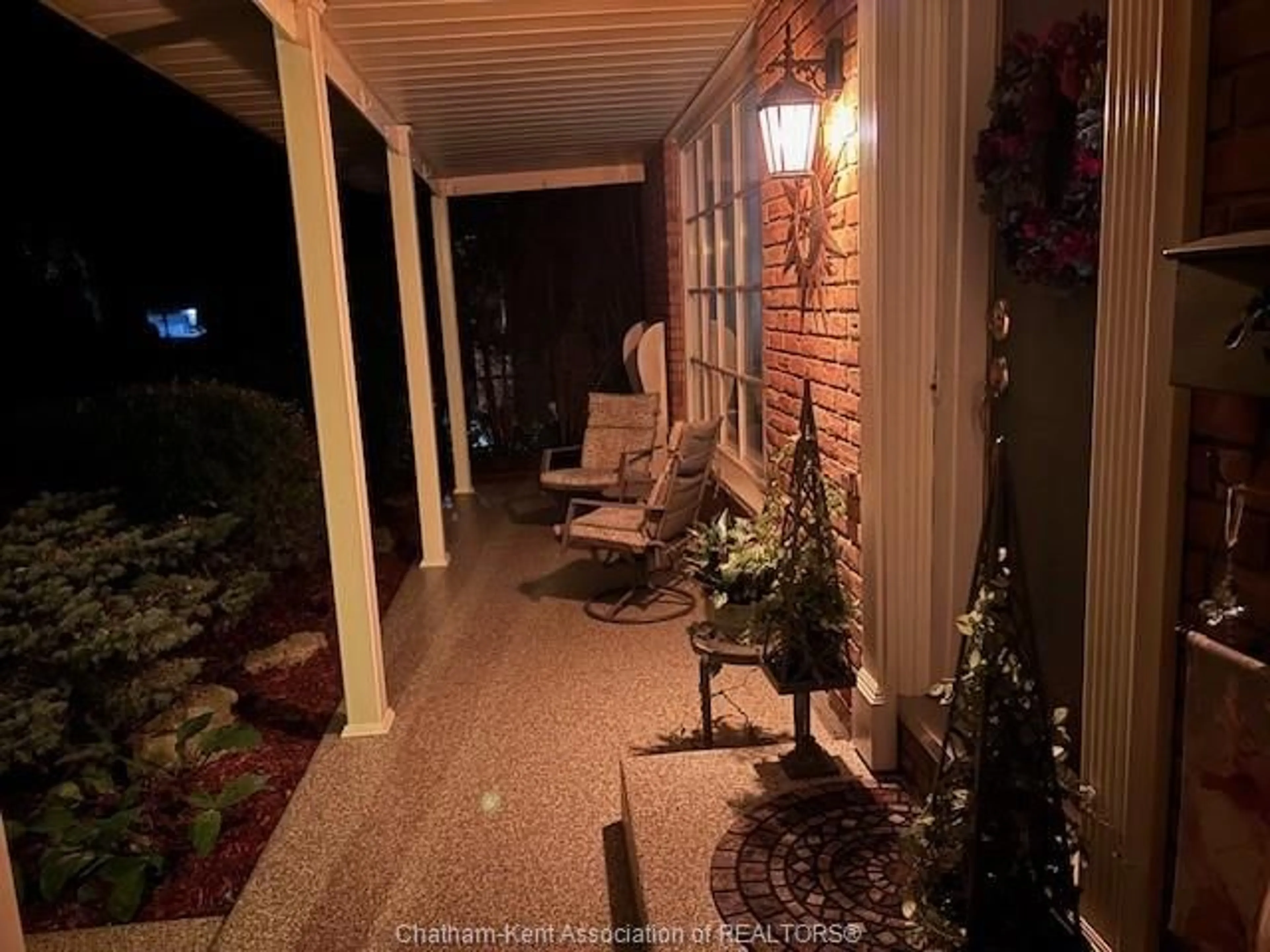 Indoor entryway for 94 Wyandott St, Chatham Ontario N7M 2T3