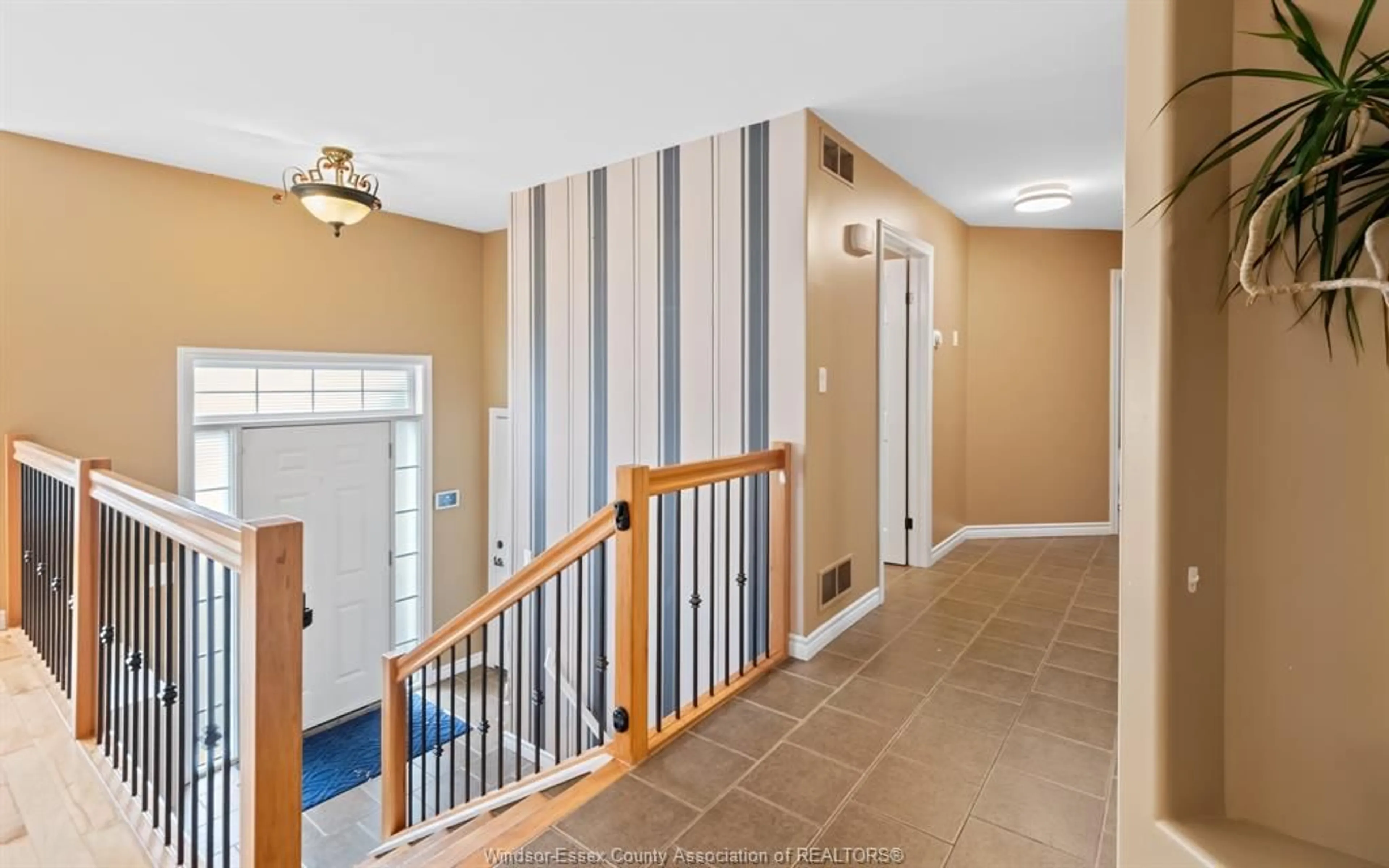 Indoor entryway for 89 HAZEL Cres, Kingsville Ontario N9Y 0B2