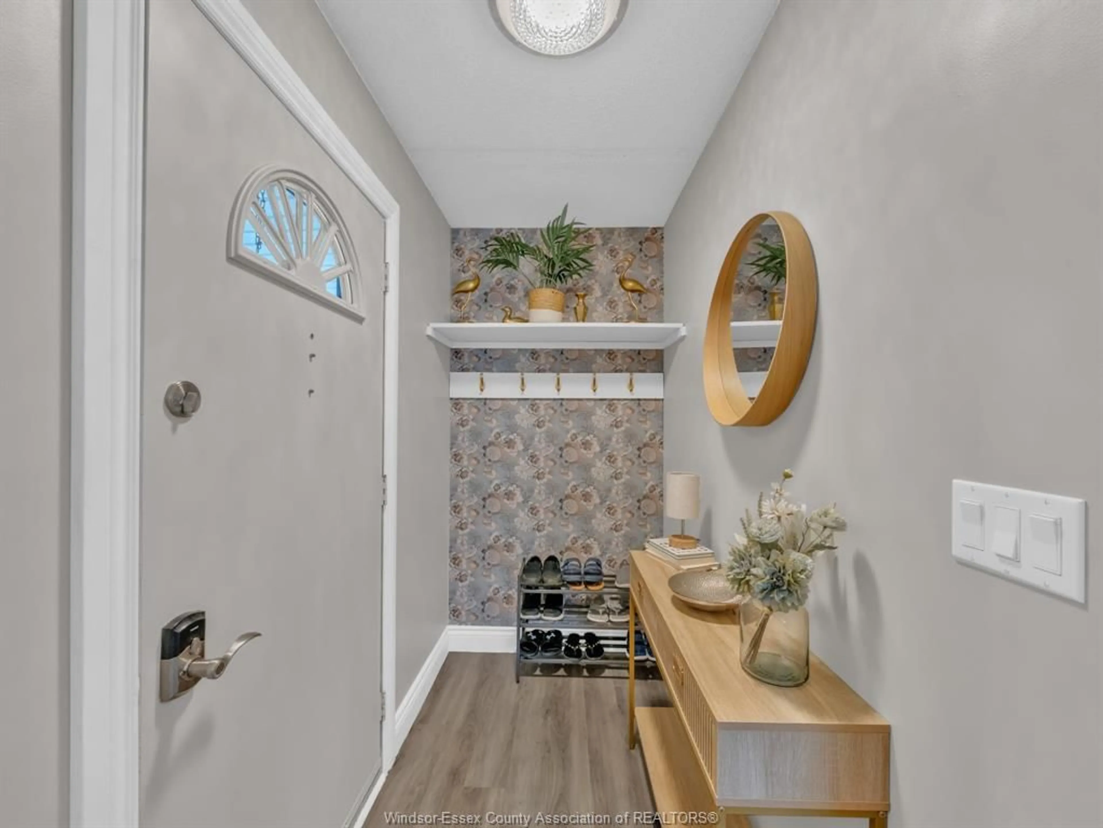 Indoor entryway for 21 WILLOW, McGregor Ontario N0R 1J0
