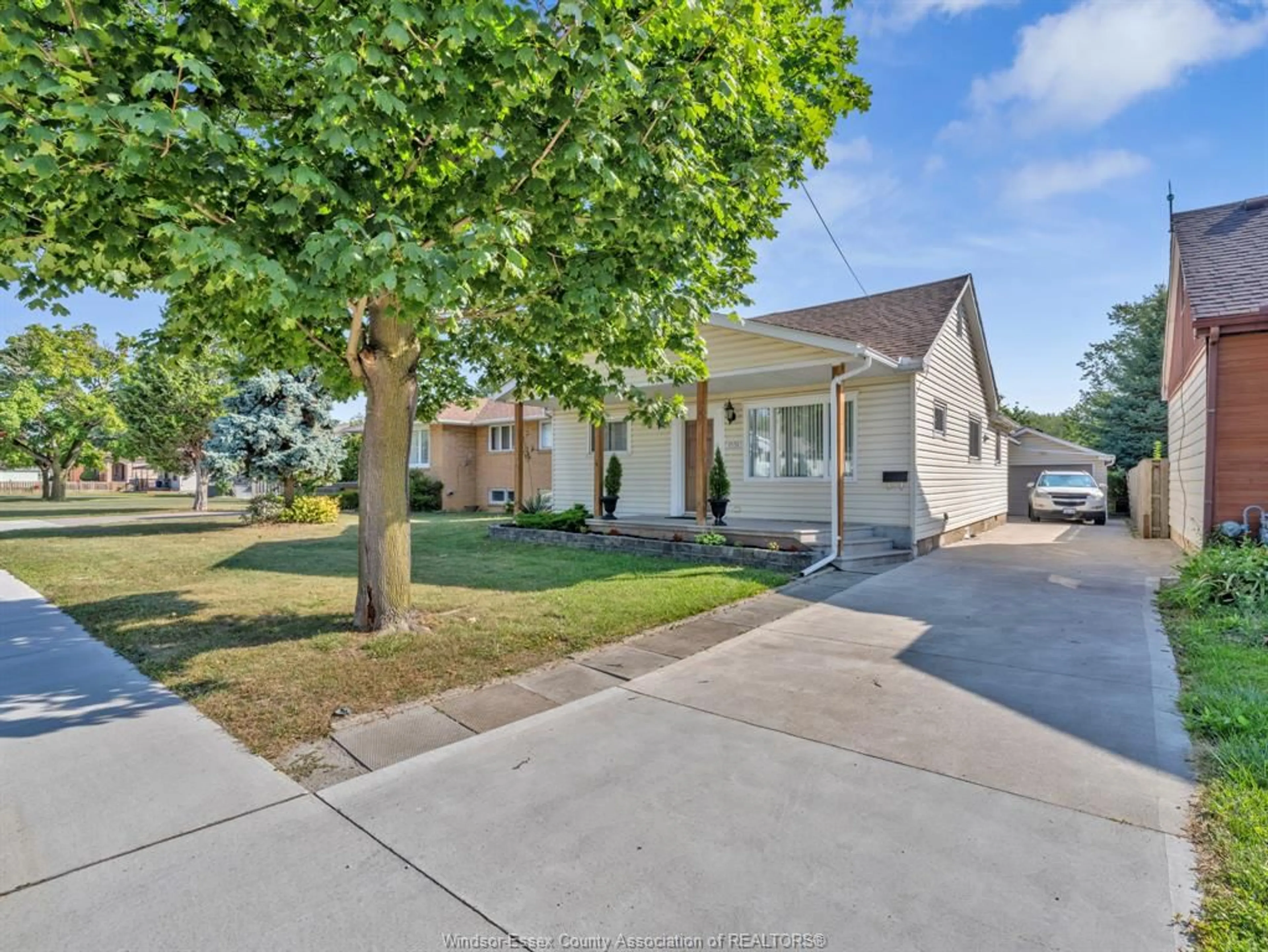 Unknown for 2532 Jos St Louis Ave, Windsor Ontario N8T 2M5