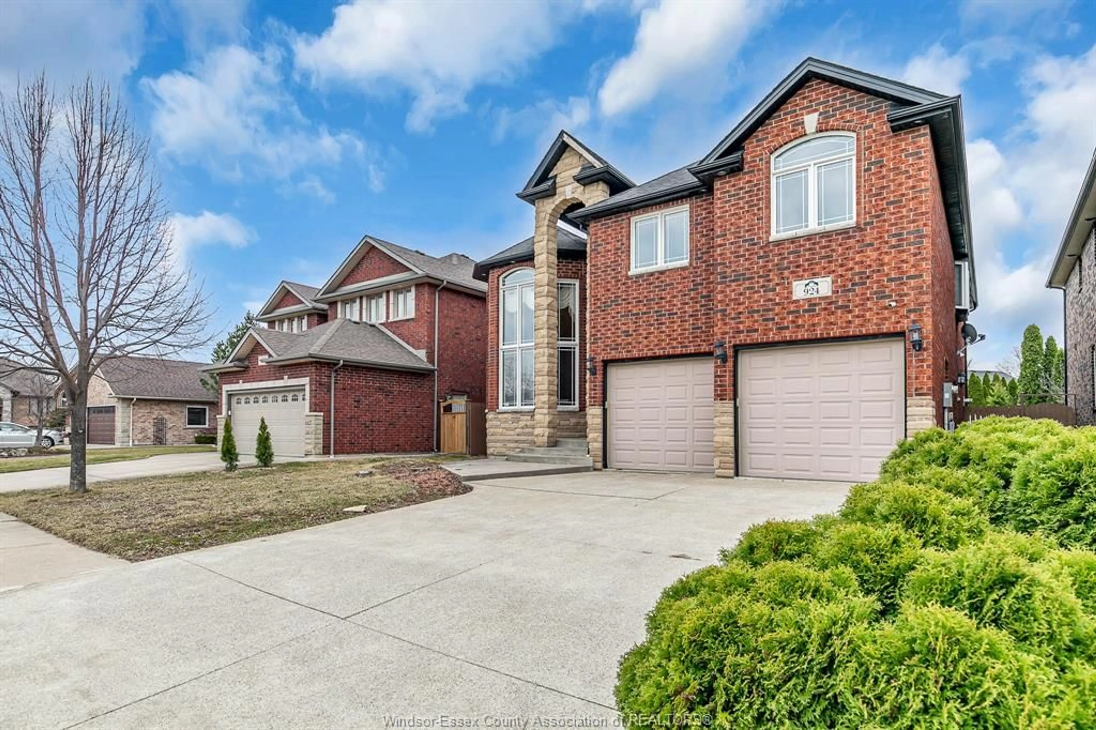 Home with brick exterior material, street for 924 MASSIMO, Windsor Ontario N9G 3C6