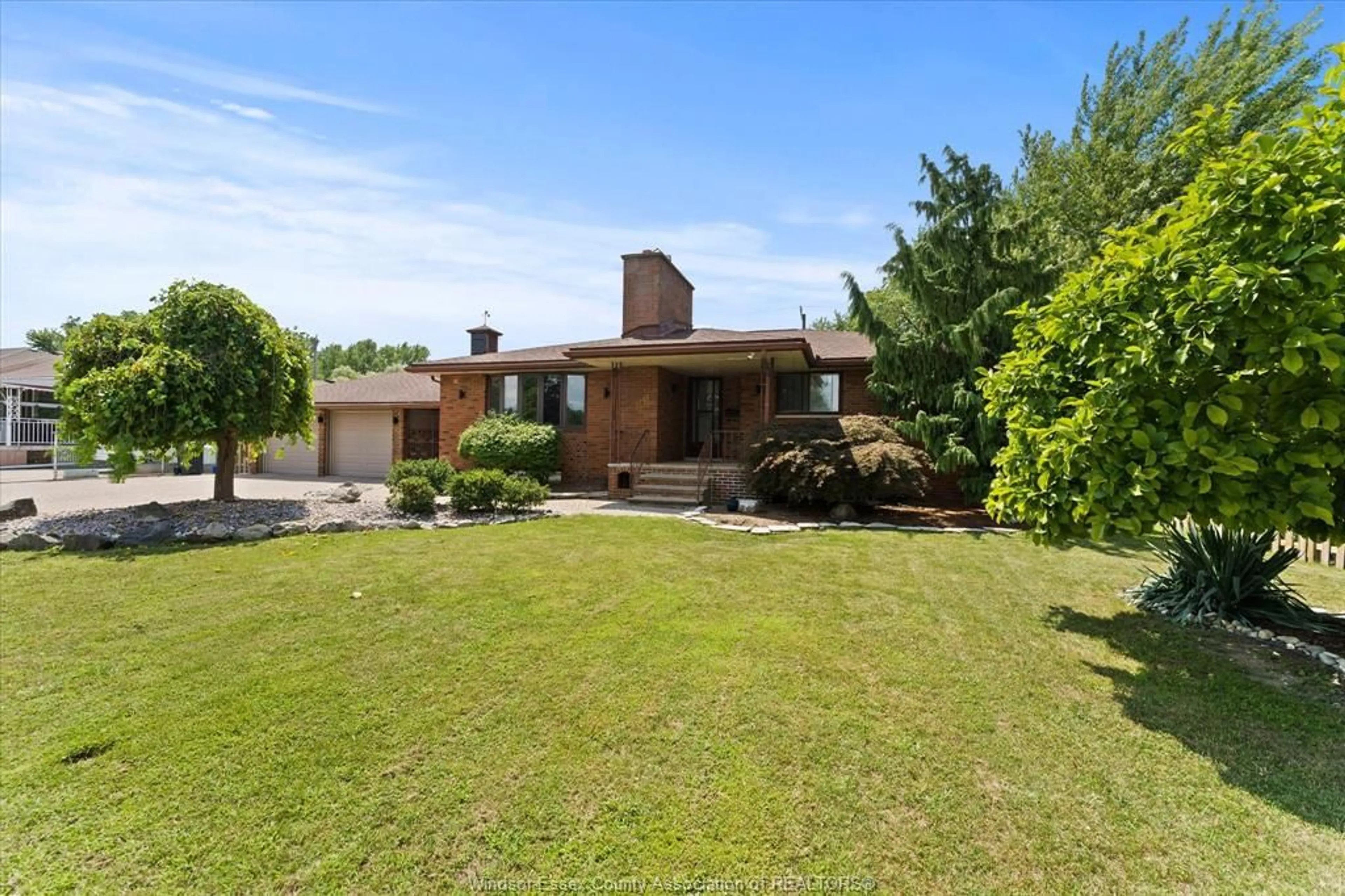 A pic from outside/outdoor area/front of a property/back of a property/a pic from drone, street for 1745 RANDOLPH, Windsor Ontario N9B 2V9
