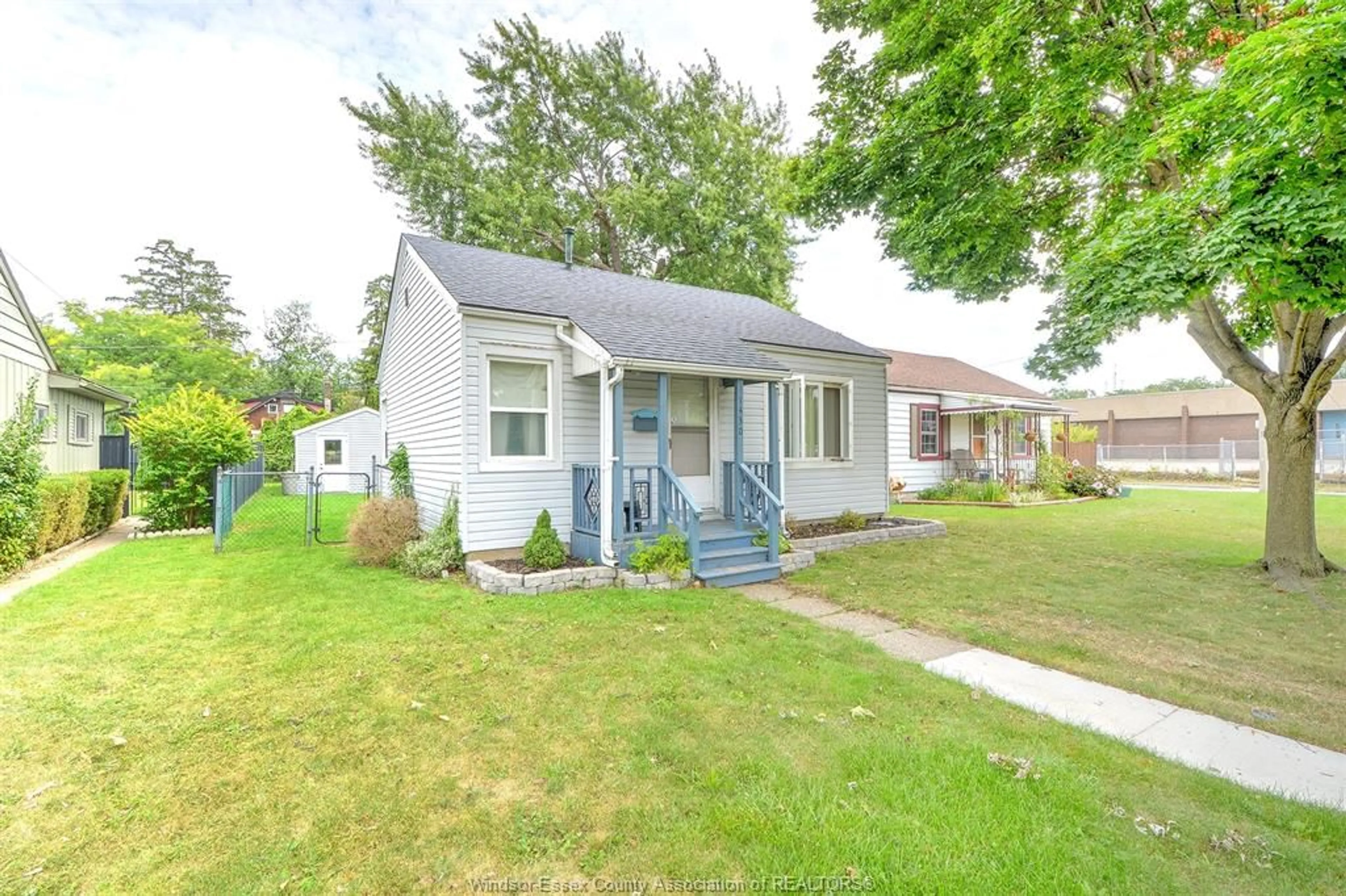 Home with vinyl exterior material, street for 1430 JANETTE, Windsor Ontario N8X 1Y9