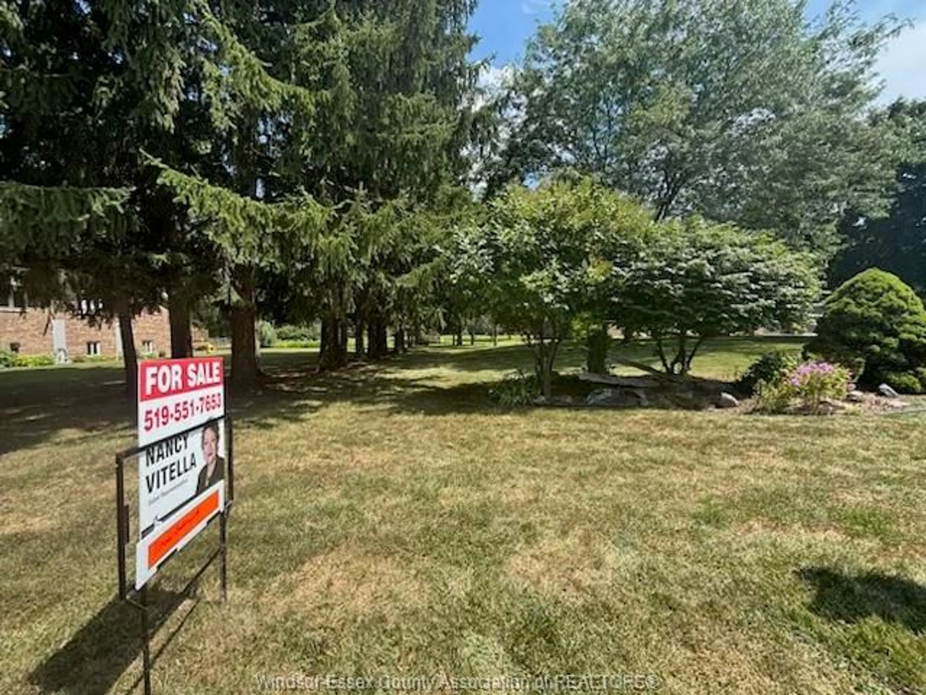 A pic from outside/outdoor area/front of a property/back of a property/a pic from drone, forest/trees view for V/L RICHELIEU, LaSalle Ontario N9H 1T6