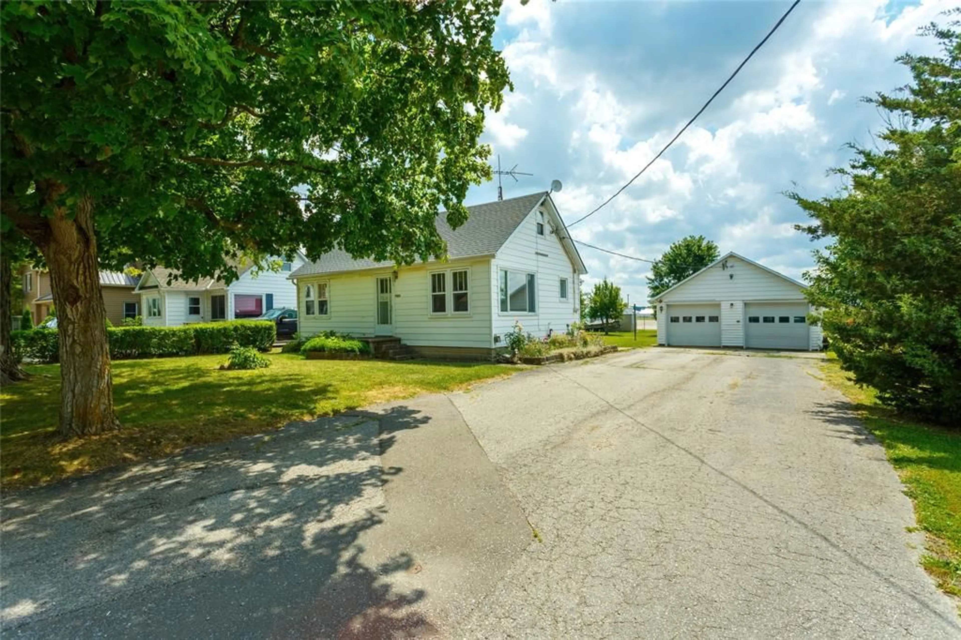 A pic from outside/outdoor area/front of a property/back of a property/a pic from drone, street for 2411 ADELIA St, St Clair Ontario N0N 1B0