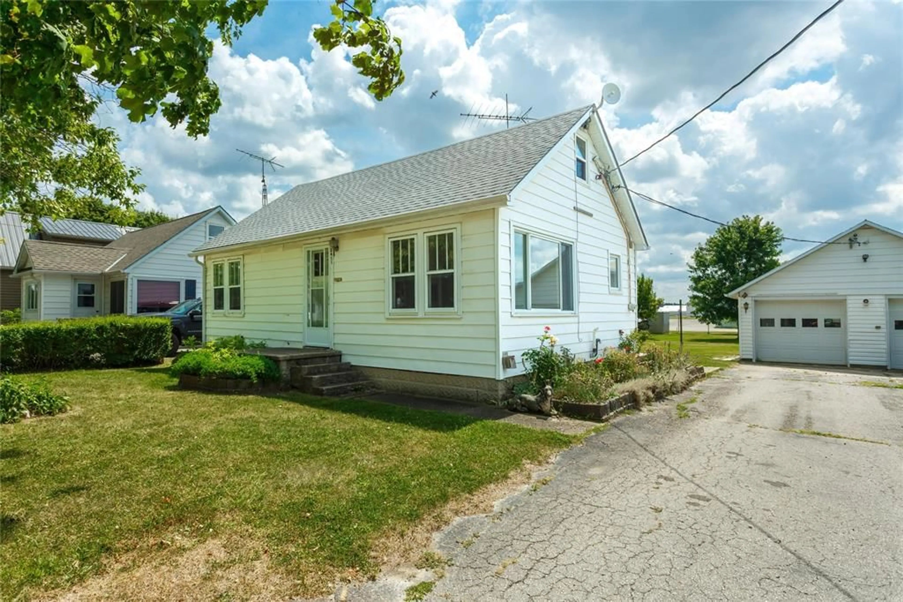 Unknown for 2411 ADELIA St, St Clair Ontario N0N 1B0
