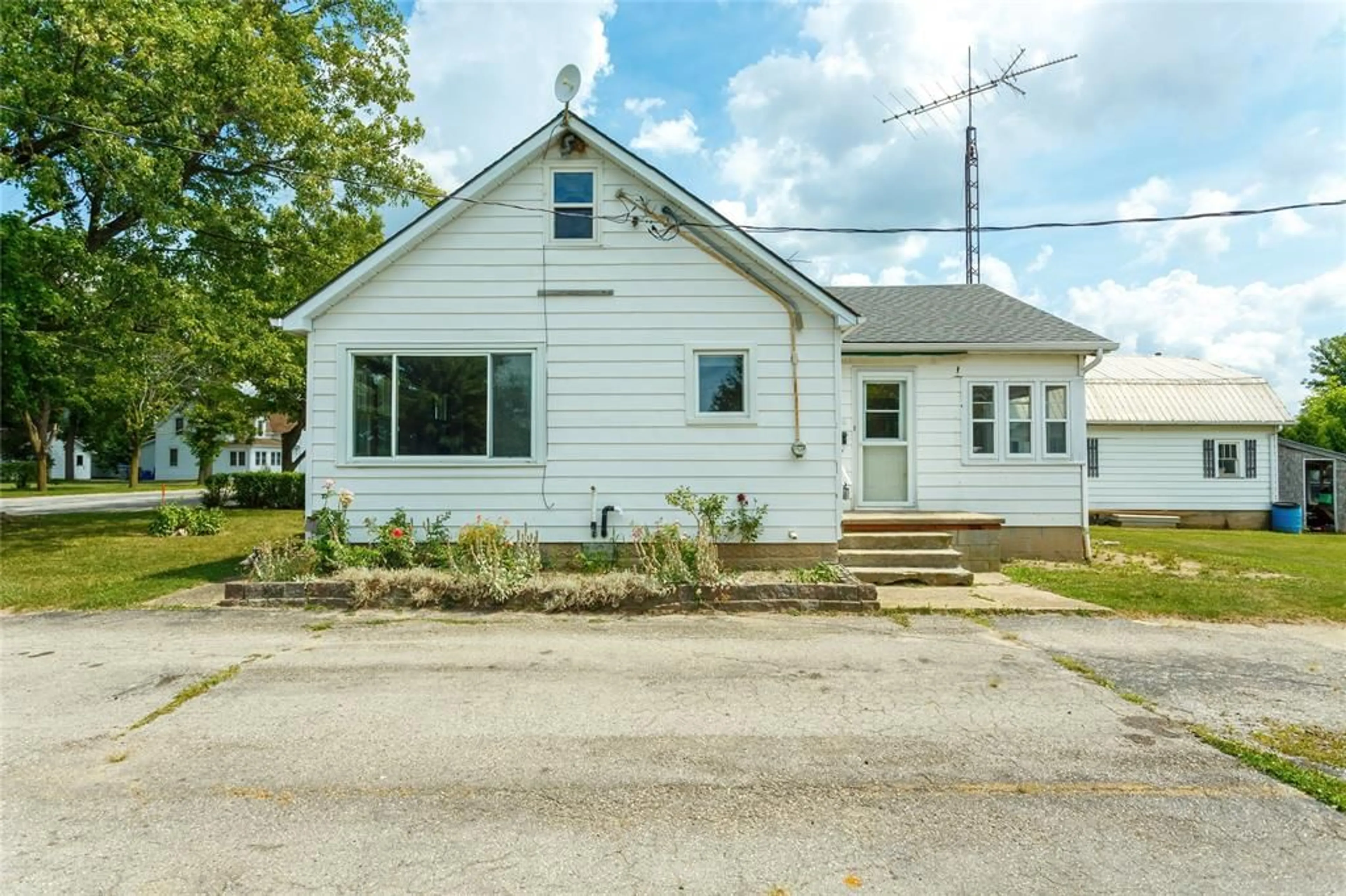 A pic from outside/outdoor area/front of a property/back of a property/a pic from drone, street for 2411 ADELIA St, St Clair Ontario N0N 1B0
