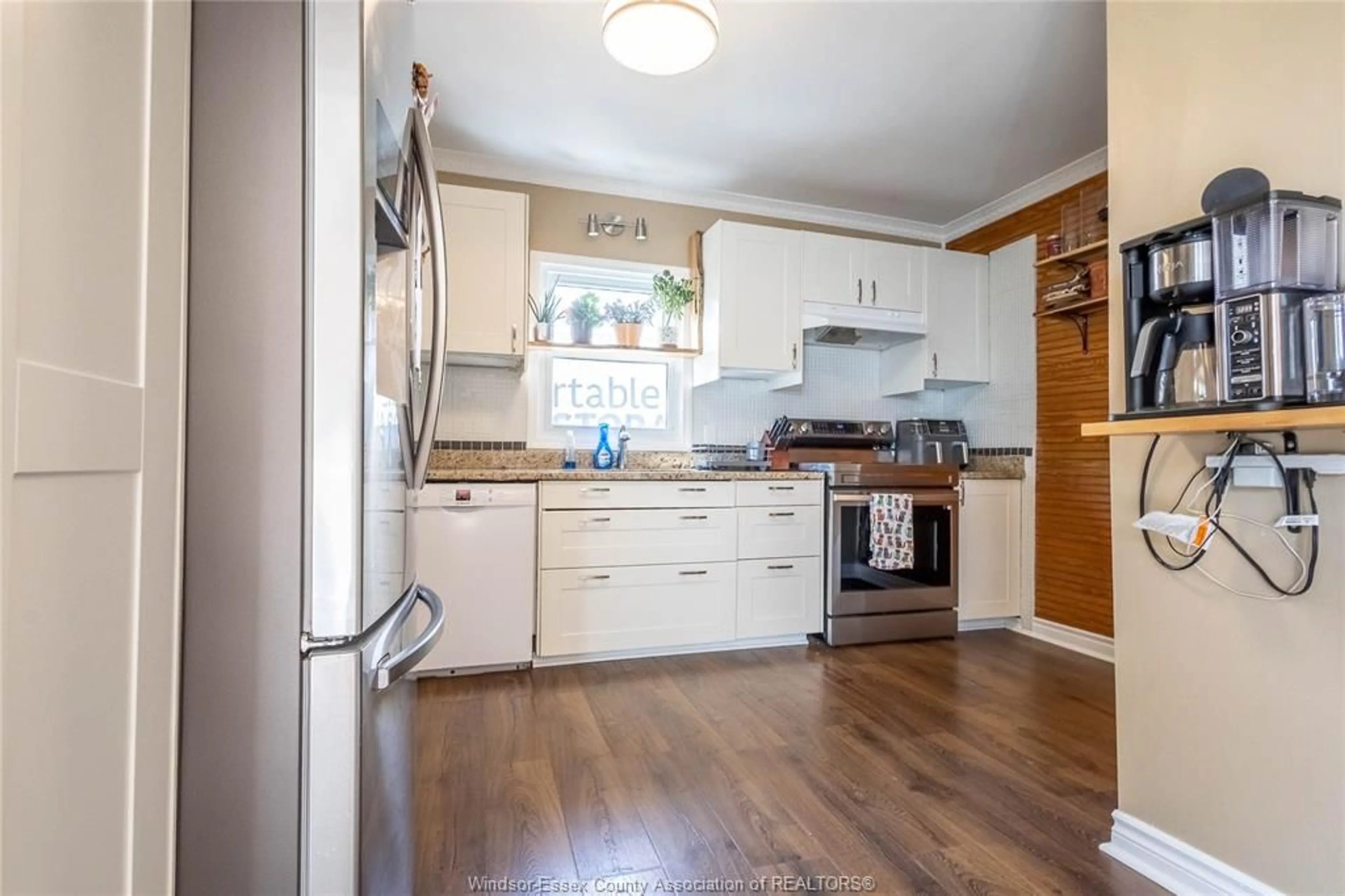 Standard kitchen, unknown for 1725 SEACLIFF Dr, Kingsville Ontario N9Y 2M7