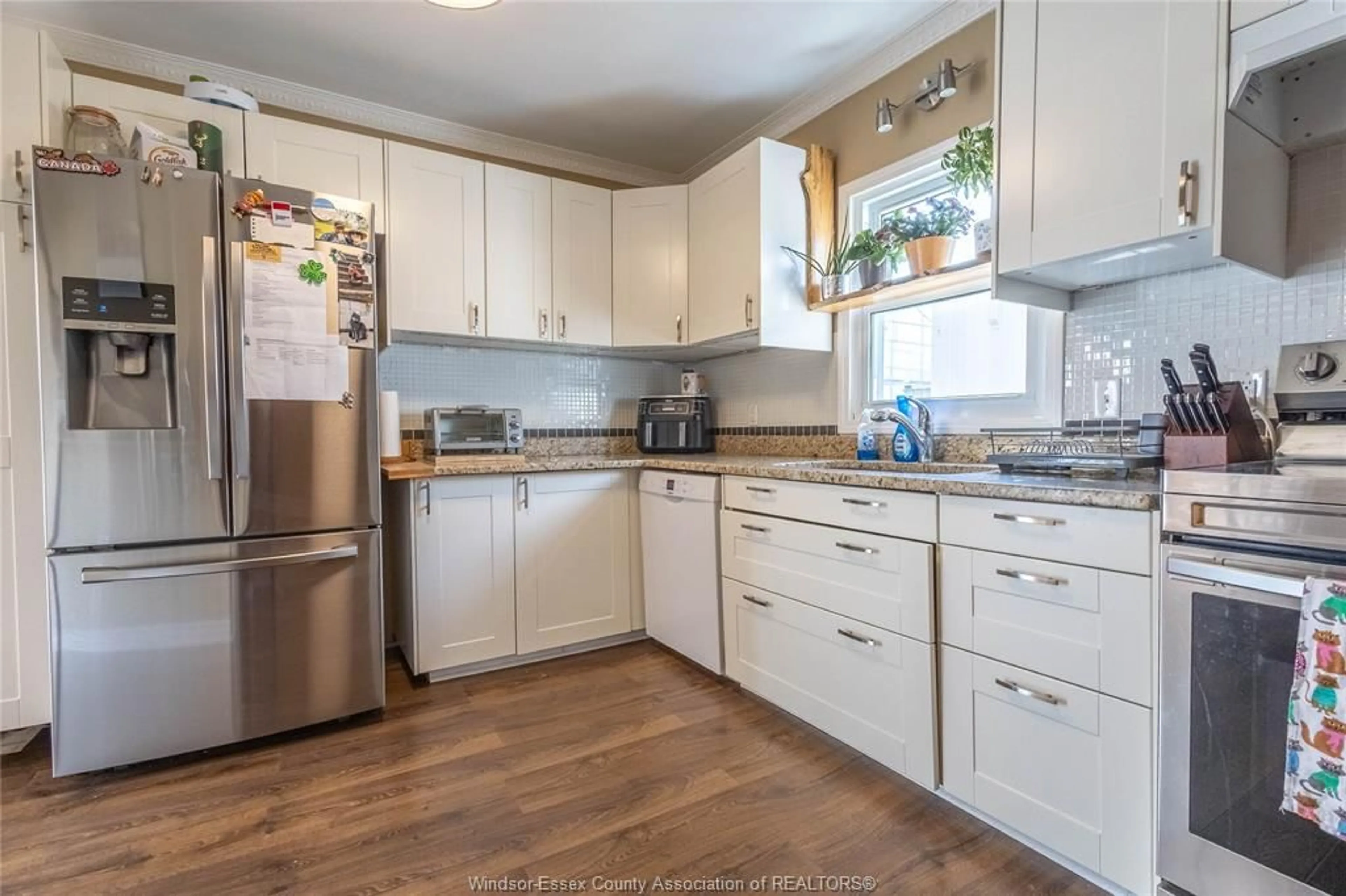 Standard kitchen, unknown for 1725 SEACLIFF Dr, Kingsville Ontario N9Y 2M7