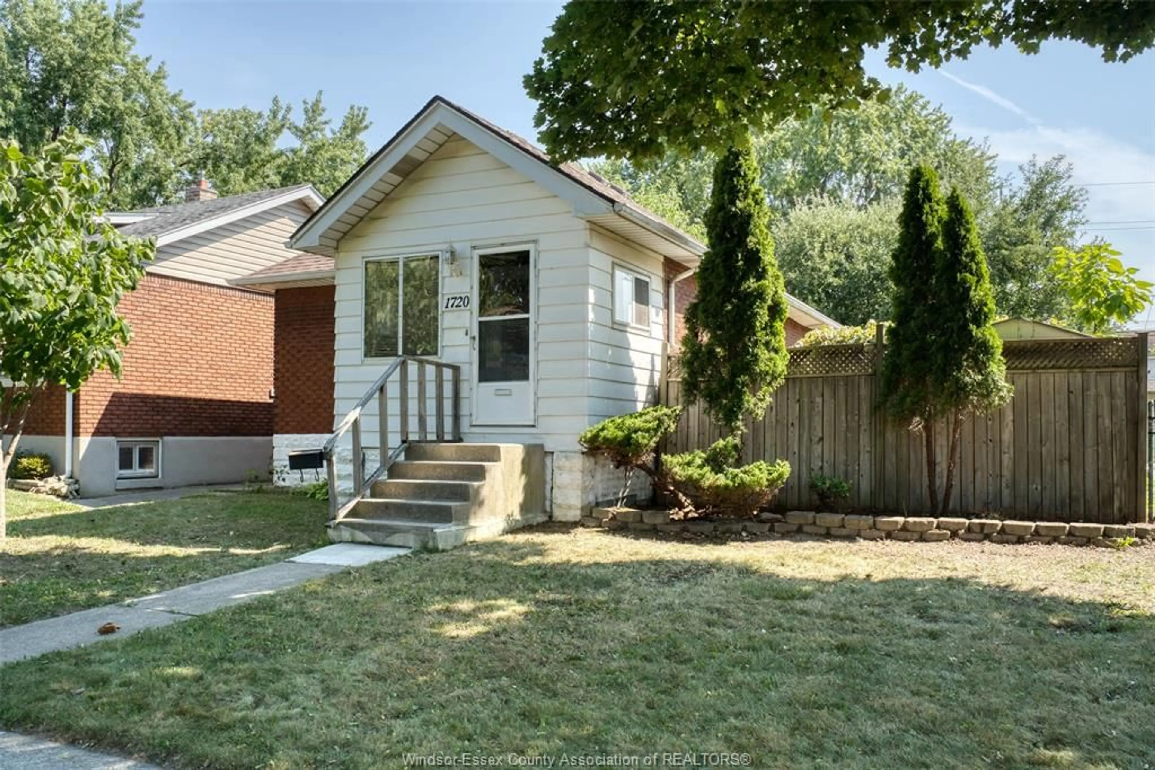 Home with brick exterior material, street for 1720 GLADSTONE Ave, Windsor Ontario N8W 2N3
