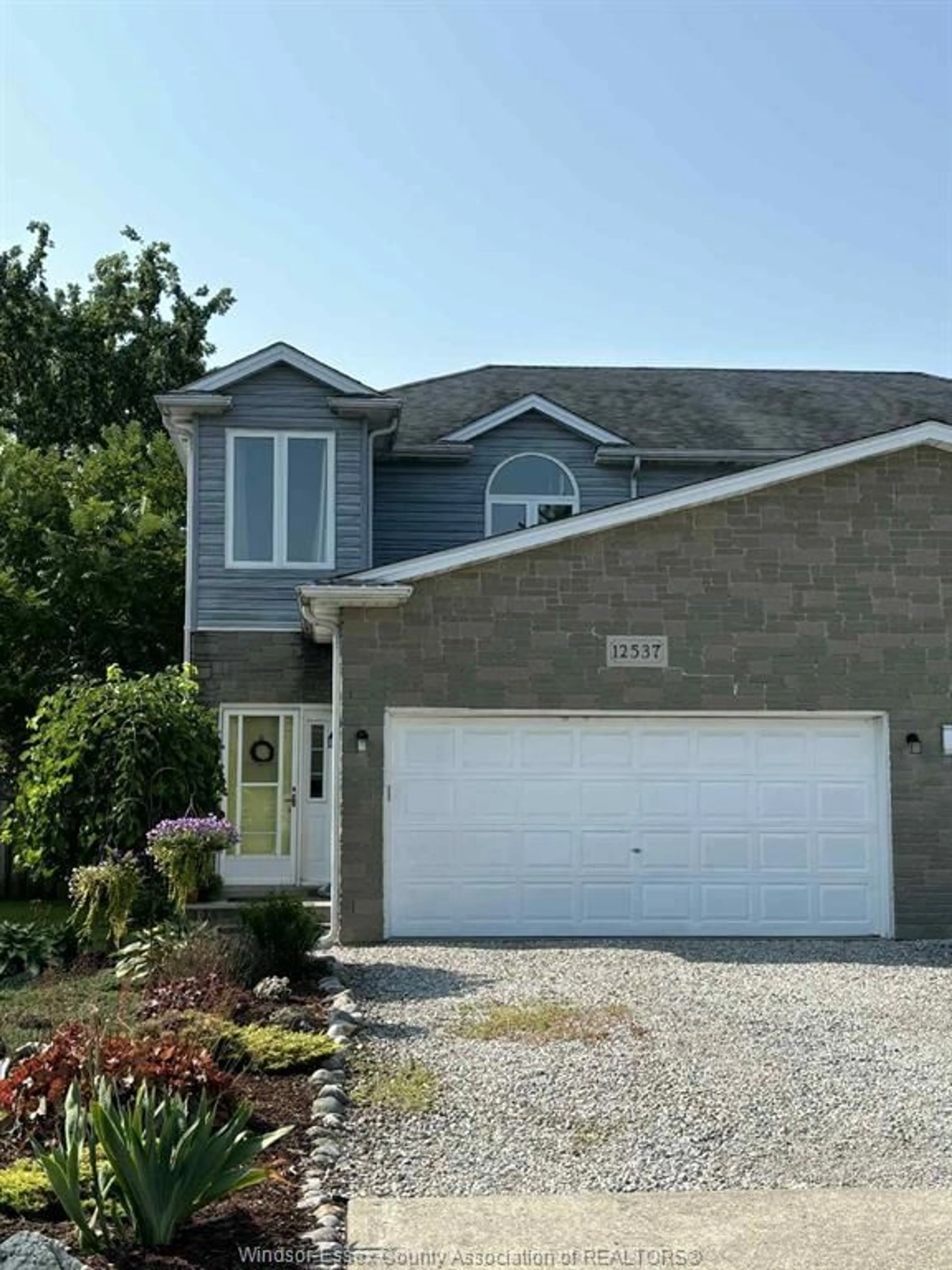 Home with vinyl exterior material, street for 12537 HORWOOD Cres, Tecumseh Ontario N8N 4T6