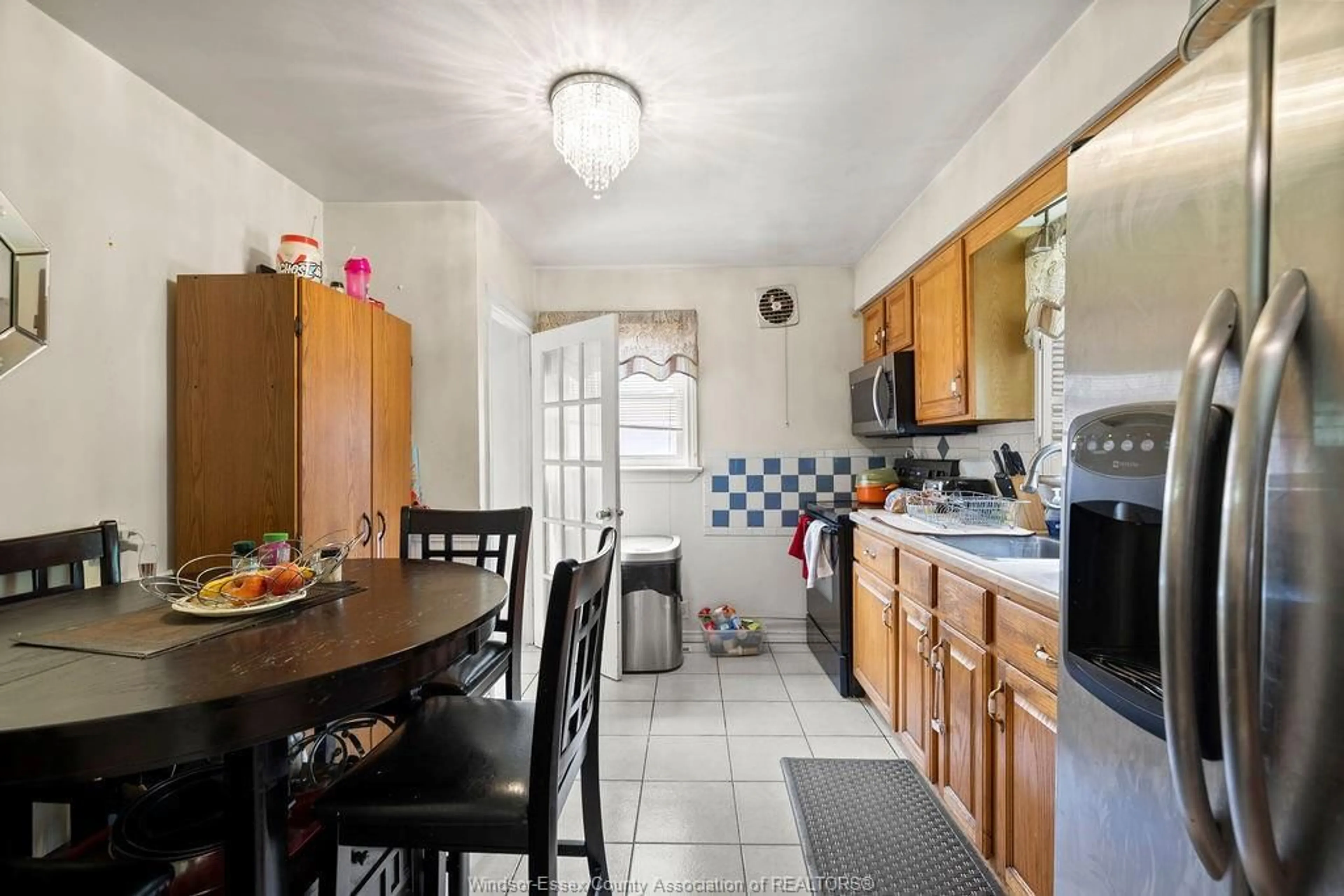 Standard kitchen, ceramic/tile floor for 3821 VAUGHAN St, Windsor Ontario N9C 1Z6