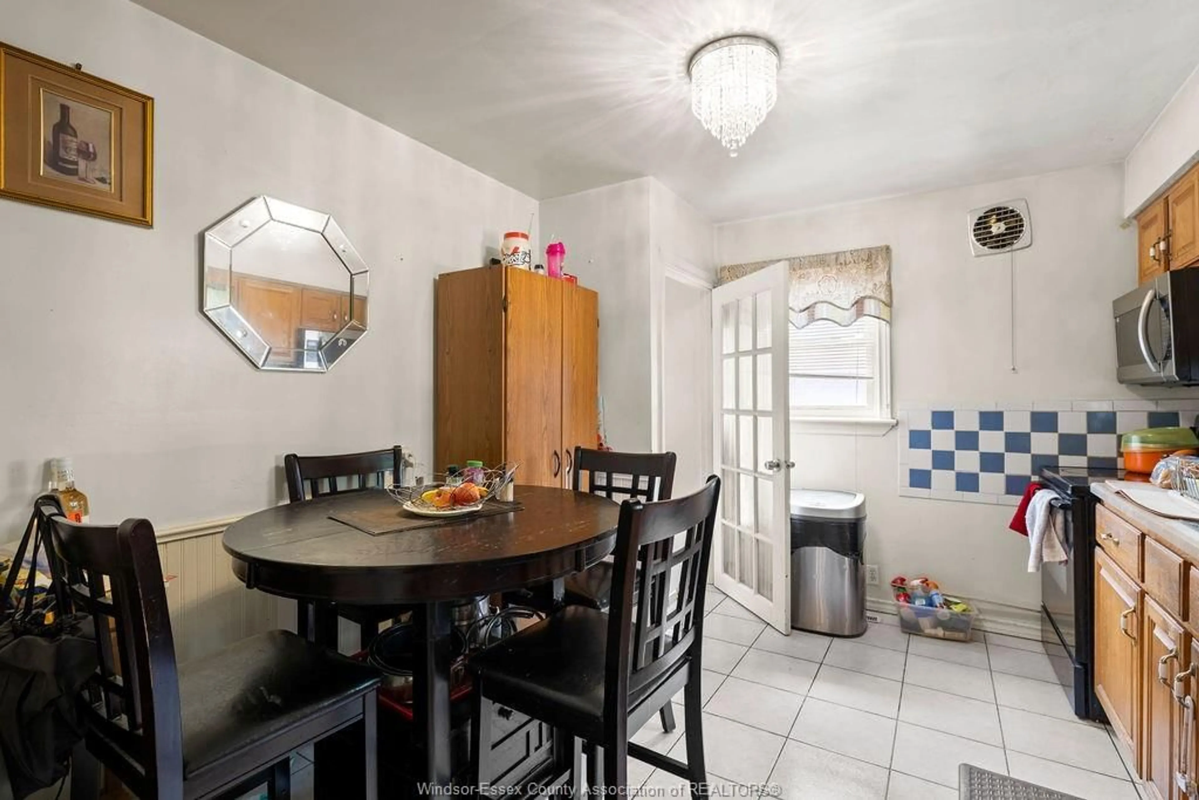 Dining room, ceramic/tile floor for 3821 VAUGHAN St, Windsor Ontario N9C 1Z6