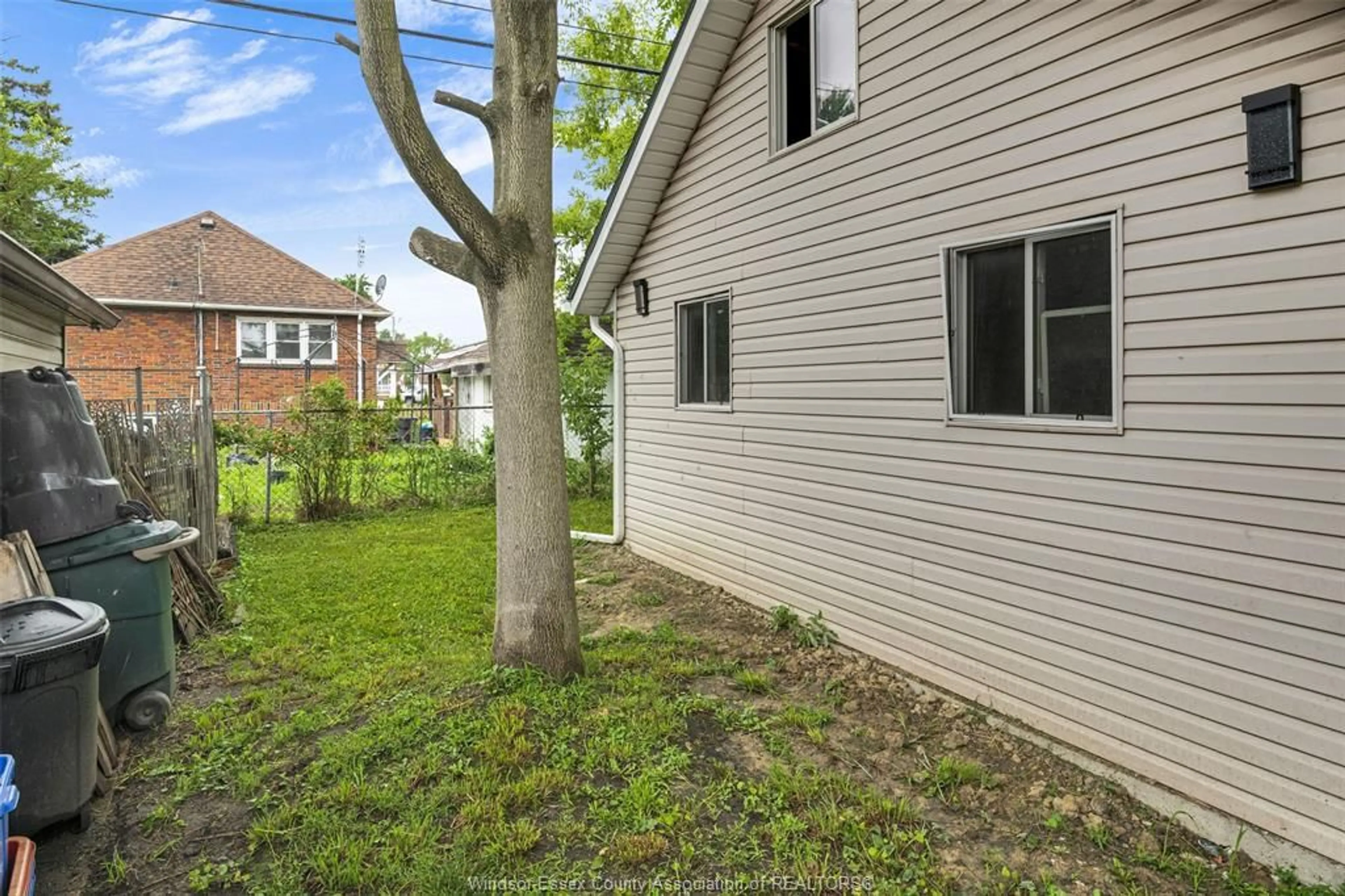 Patio, street for 2503 MELDRUM, Windsor Ontario N8W 4E9