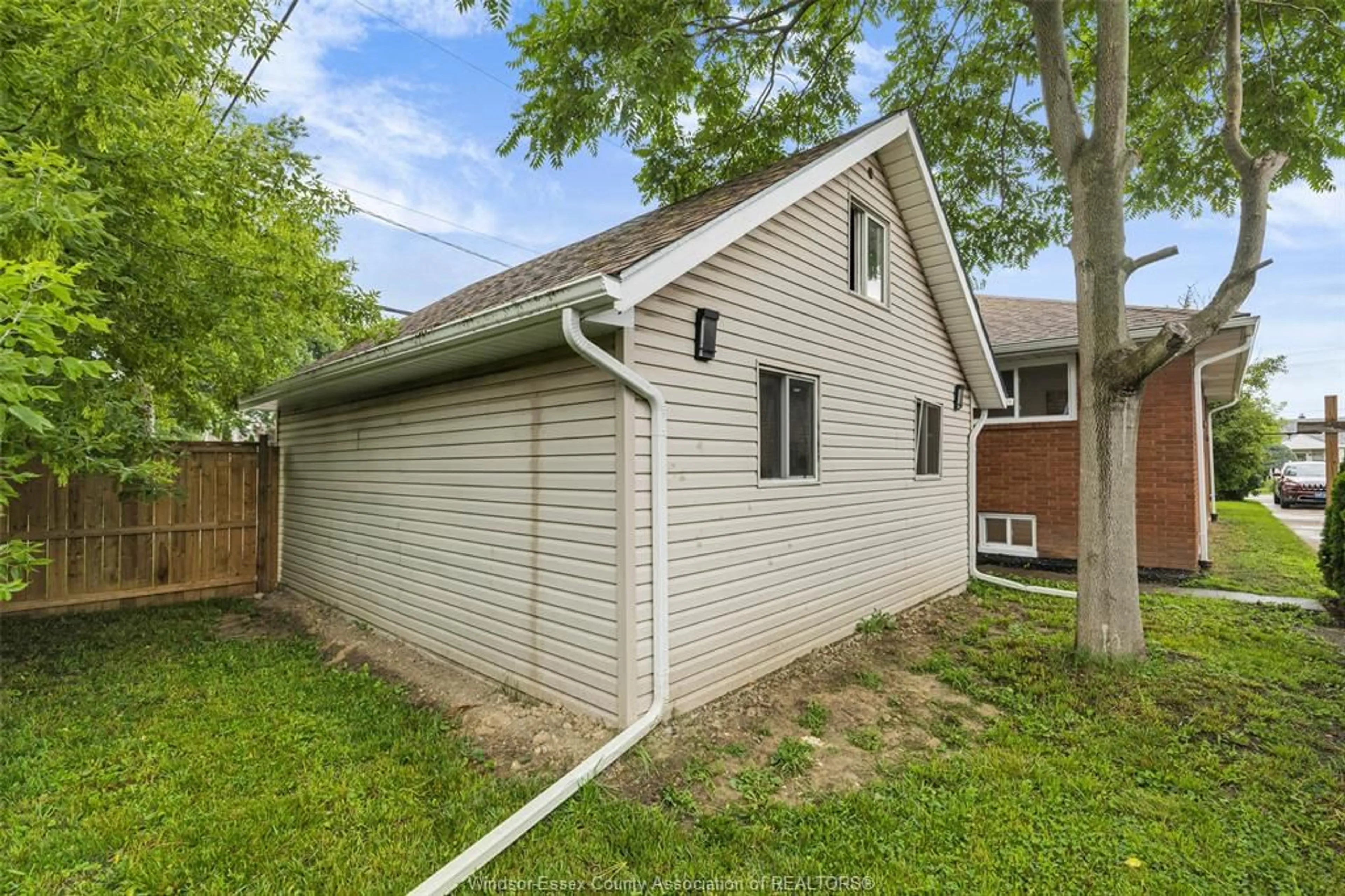 Unknown for 2503 MELDRUM, Windsor Ontario N8W 4E9
