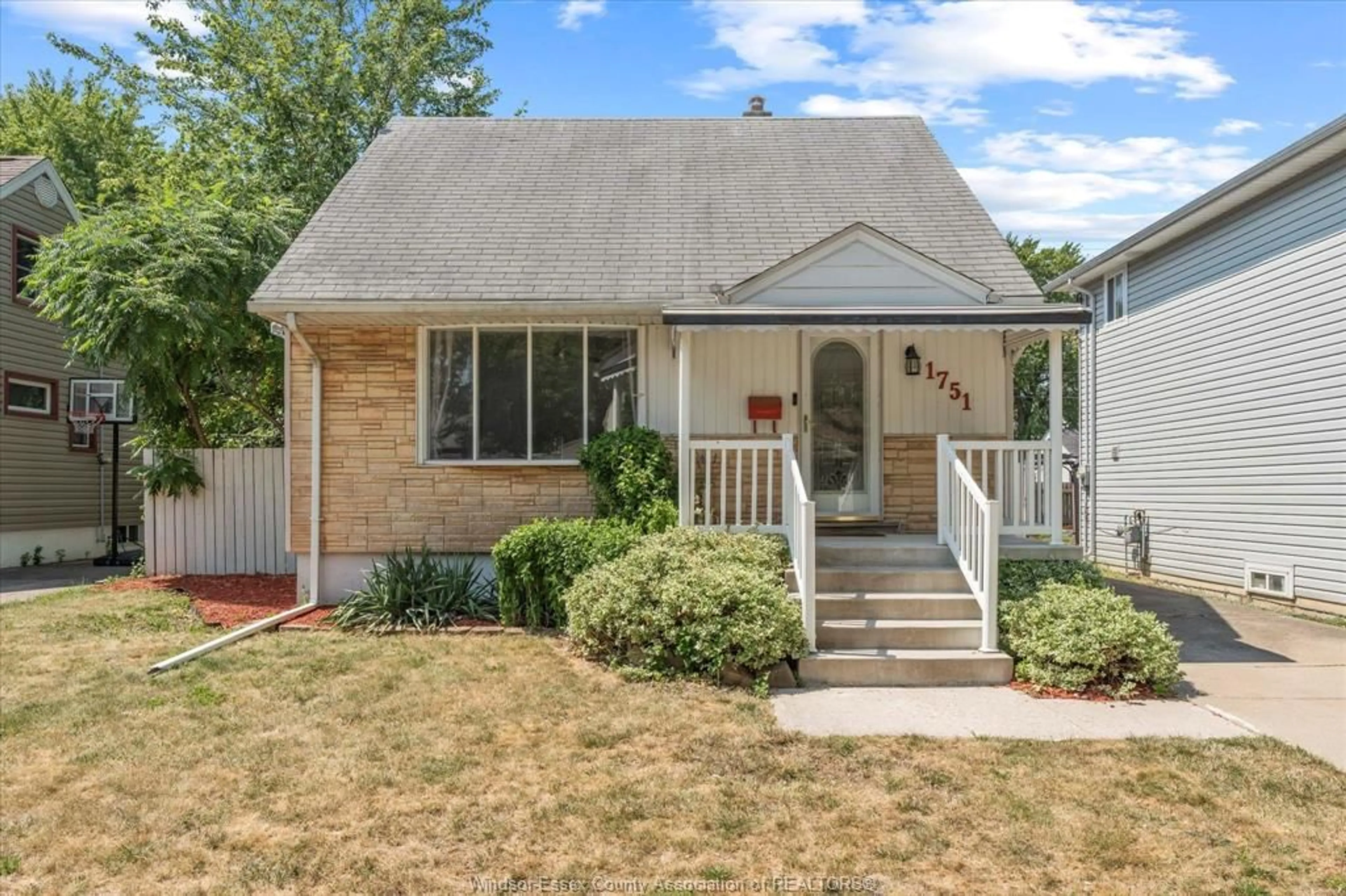 Home with vinyl exterior material, street for 1751 Labadie Rd, Windsor Ontario N8Y 4H6