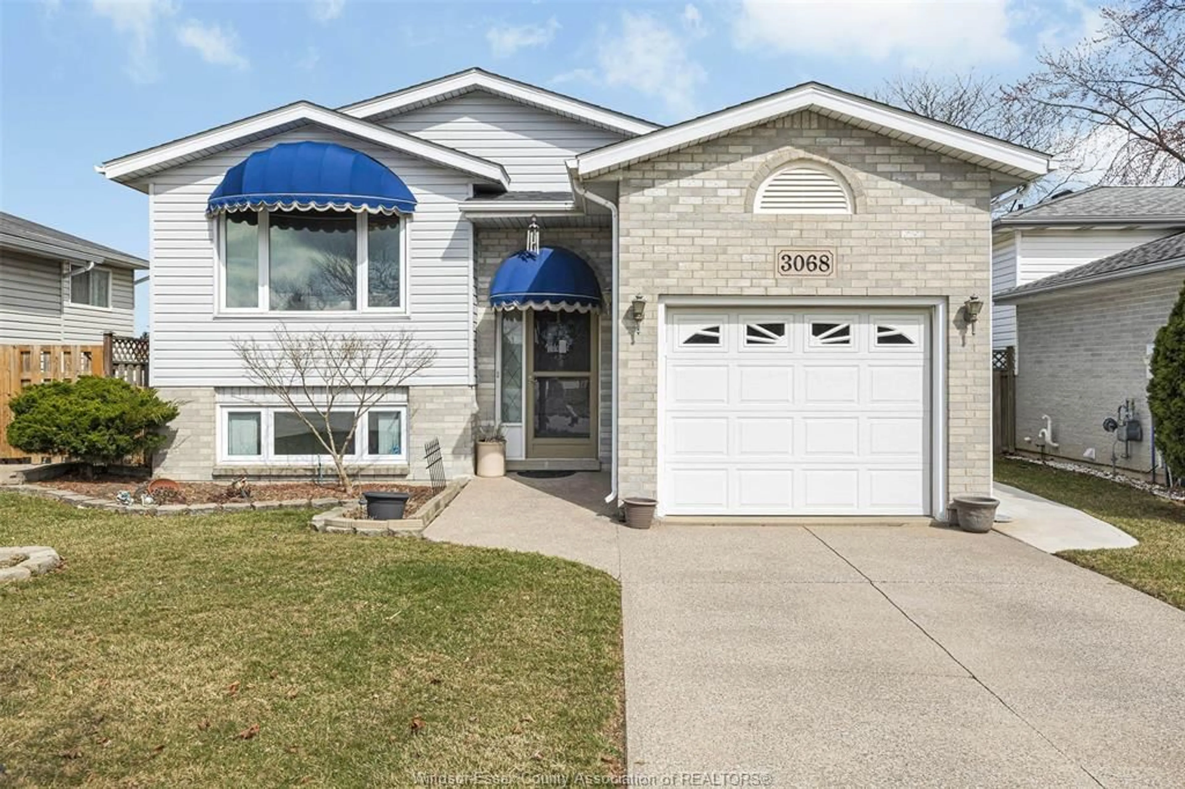 Home with brick exterior material, street for 3068 LOEBACH Dr, Windsor Ontario N8T 3M7