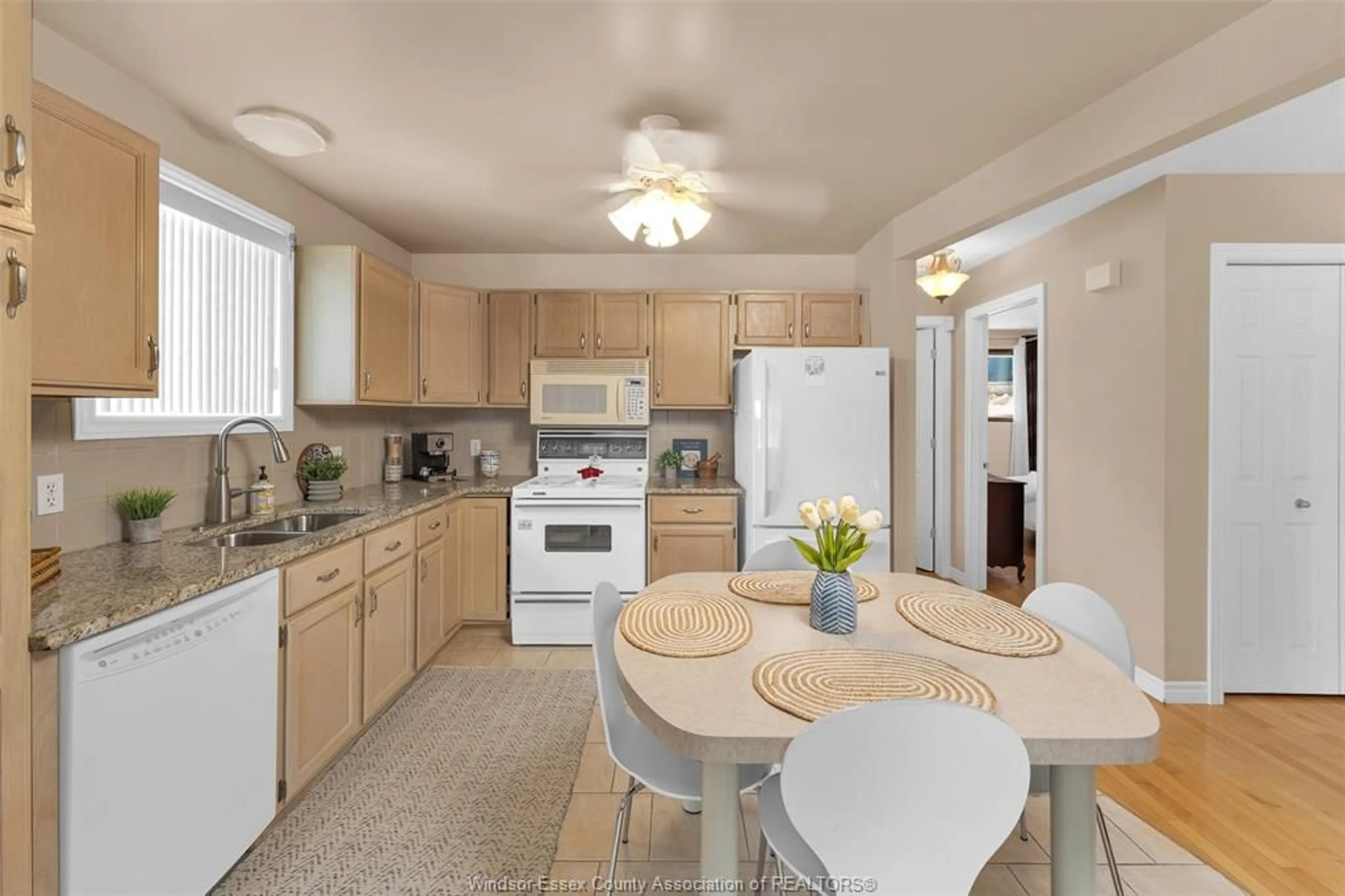 Standard kitchen, unknown for 3068 LOEBACH Dr, Windsor Ontario N8T 3M7