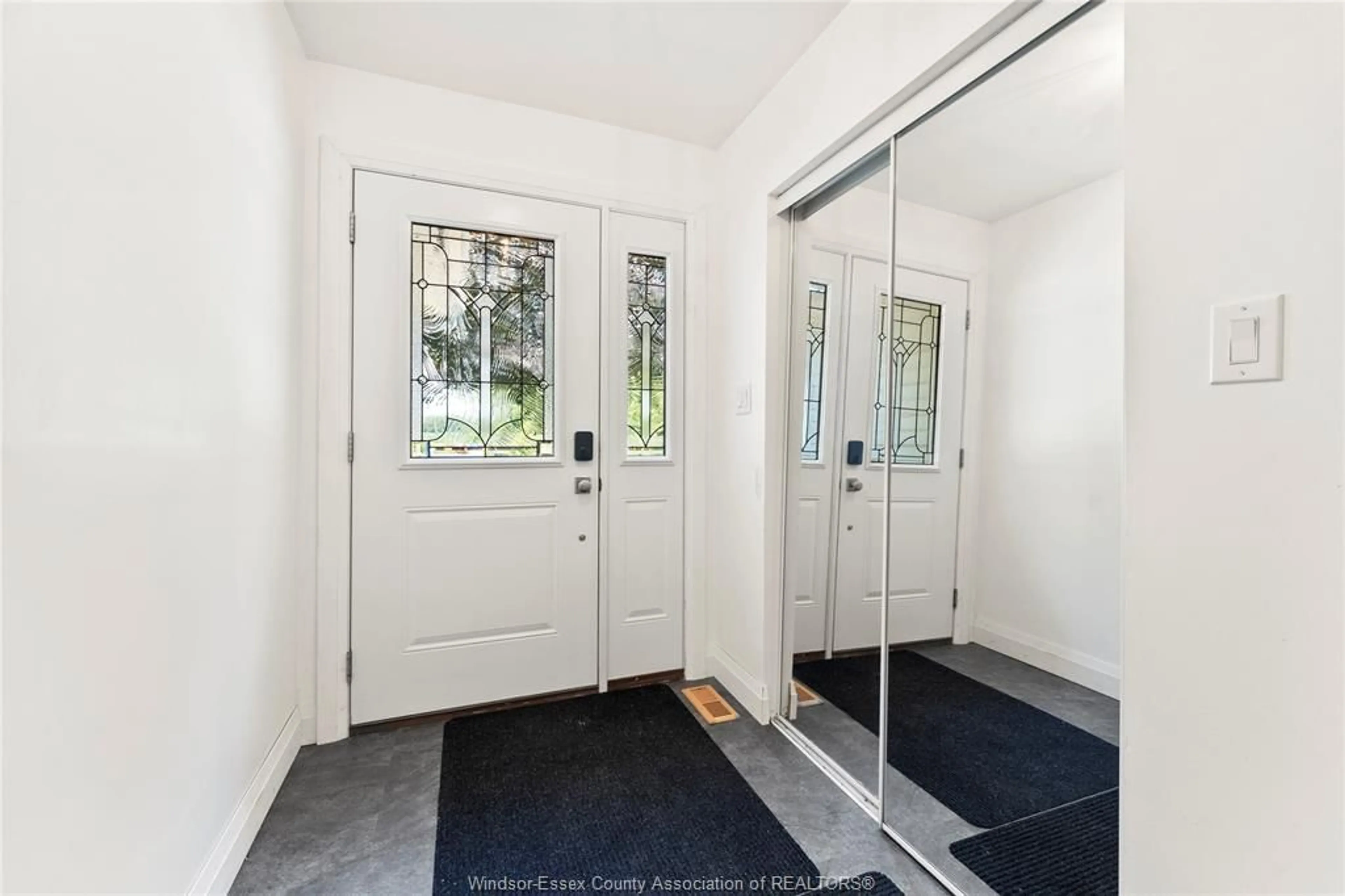 Indoor entryway for 145 COUNTY RD 50 W, Harrow Ontario N0R 1G0
