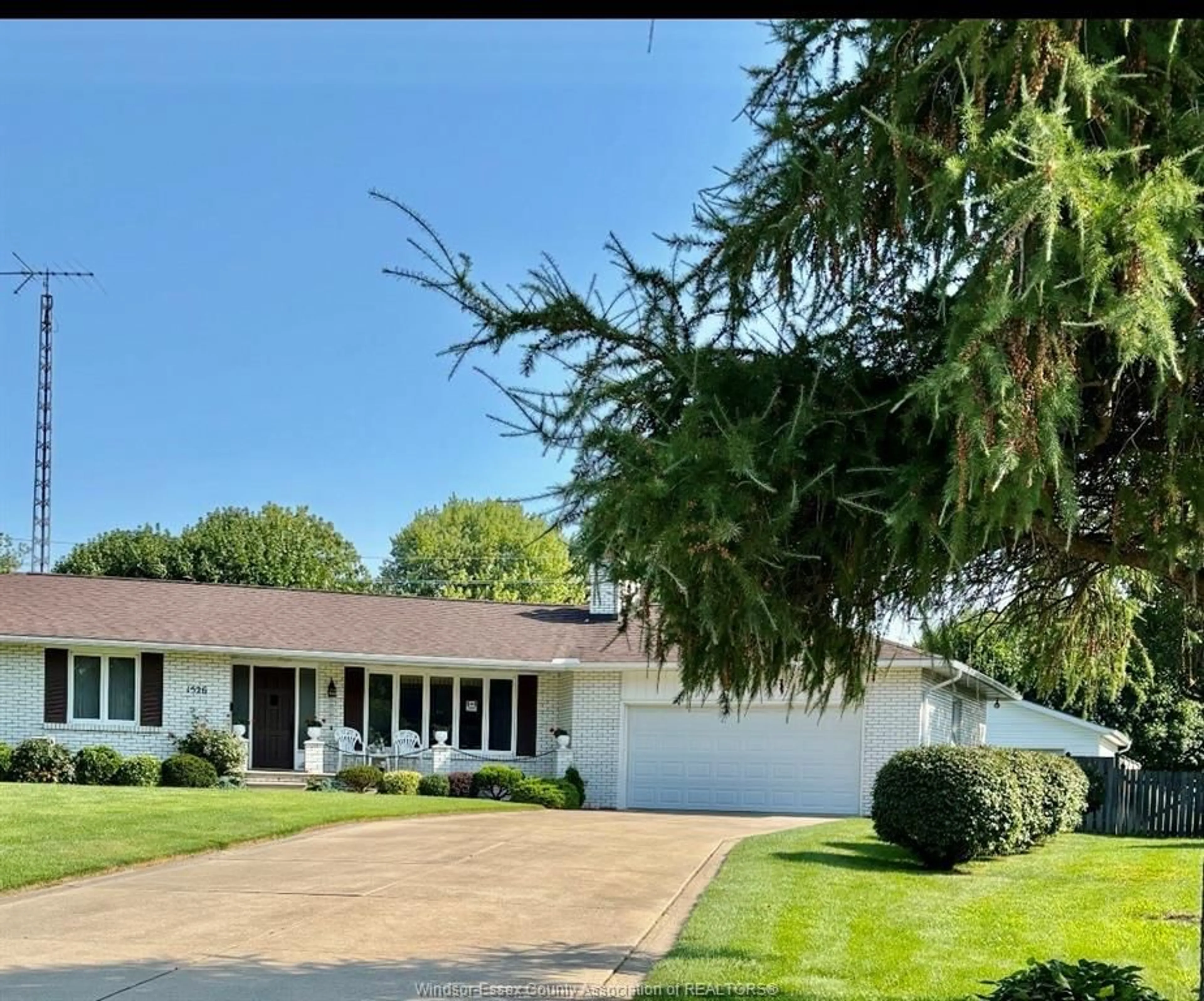 A pic from outside/outdoor area/front of a property/back of a property/a pic from drone, street for 1526 Ravine Line, Kingsville Ontario N9Y 2W9