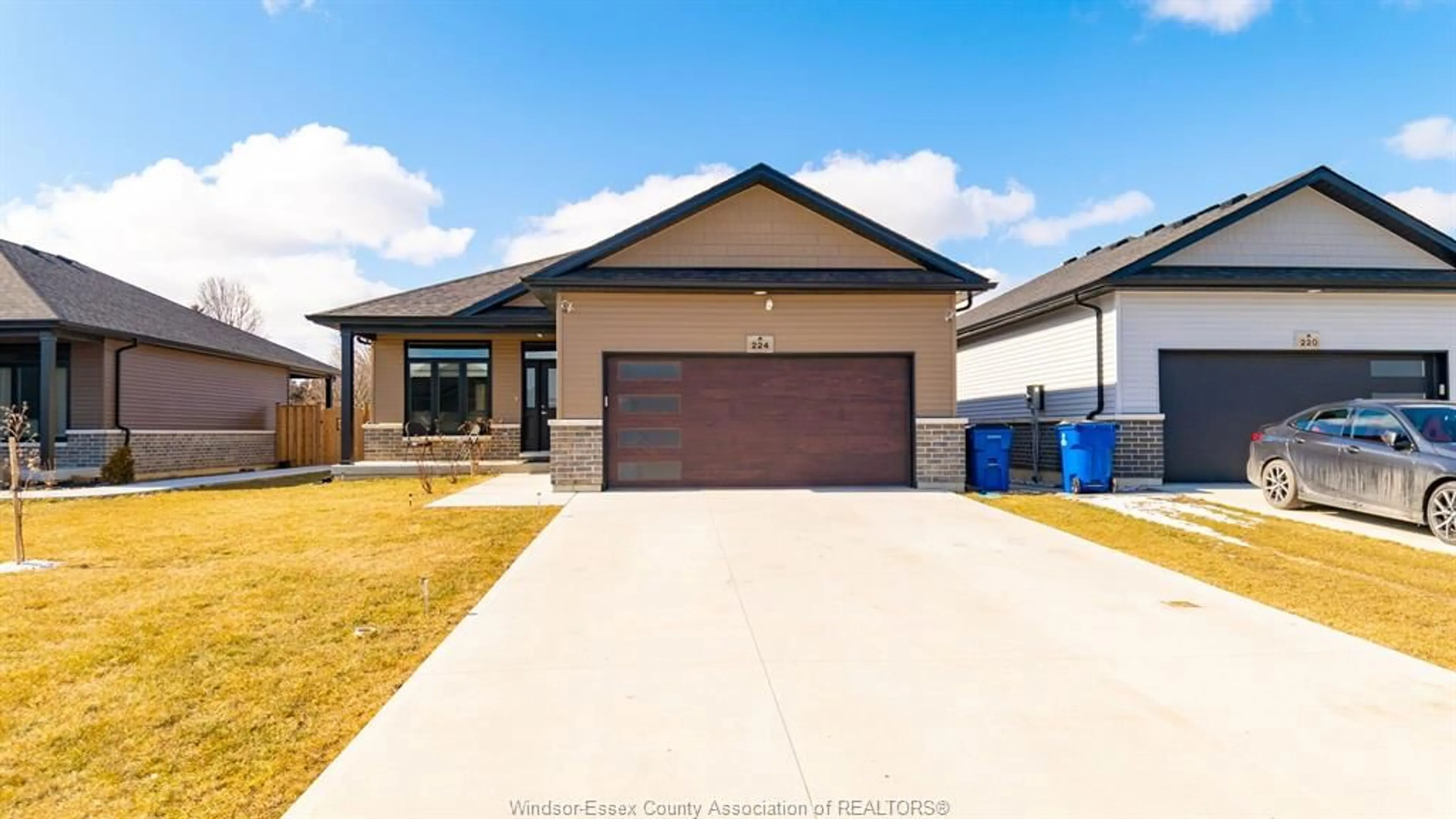 Home with vinyl exterior material, street for 224 MOONSTONE Cres, Chatham Ontario N7M 0S1