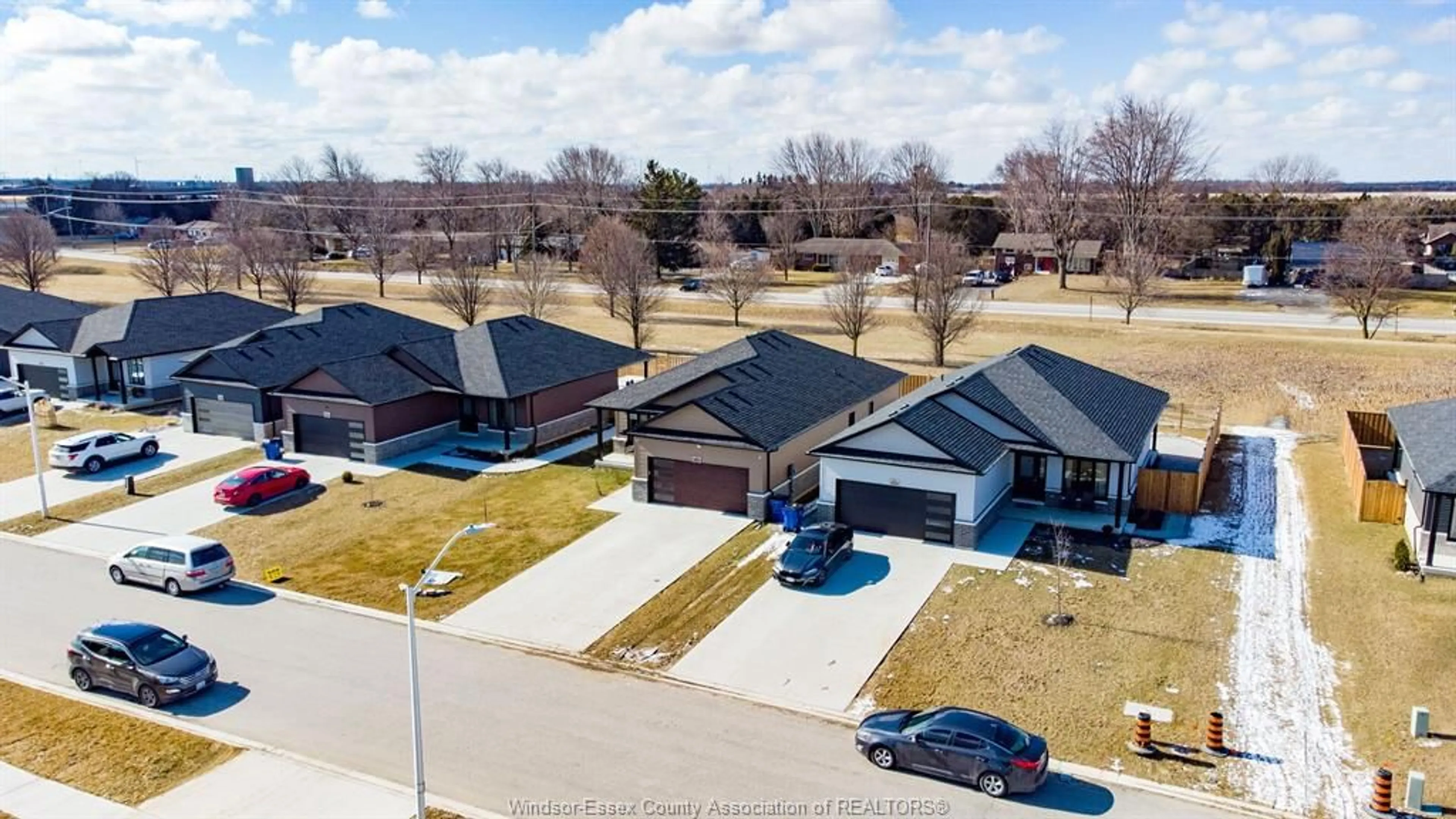 A pic from outside/outdoor area/front of a property/back of a property/a pic from drone, street for 224 MOONSTONE Cres, Chatham Ontario N7M 0S1
