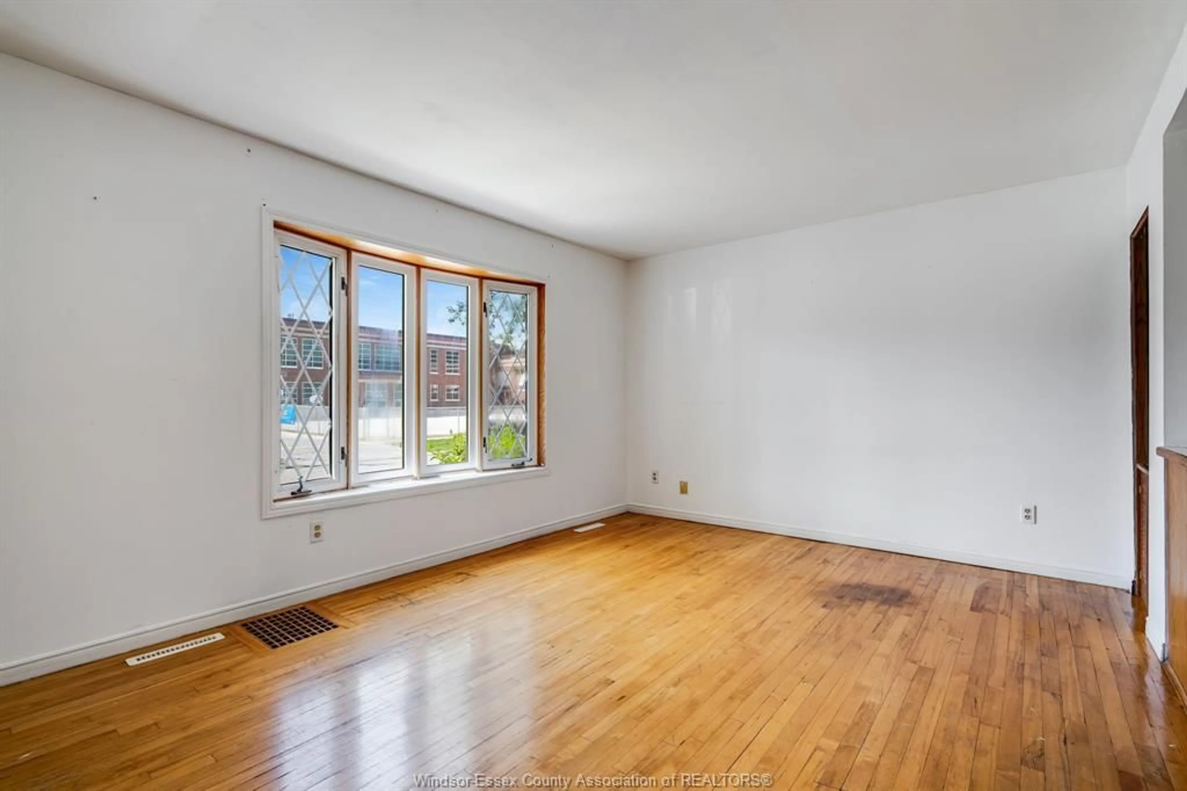 A pic of a room for 1672 Ellrose, Windsor Ontario N8Y 3X7