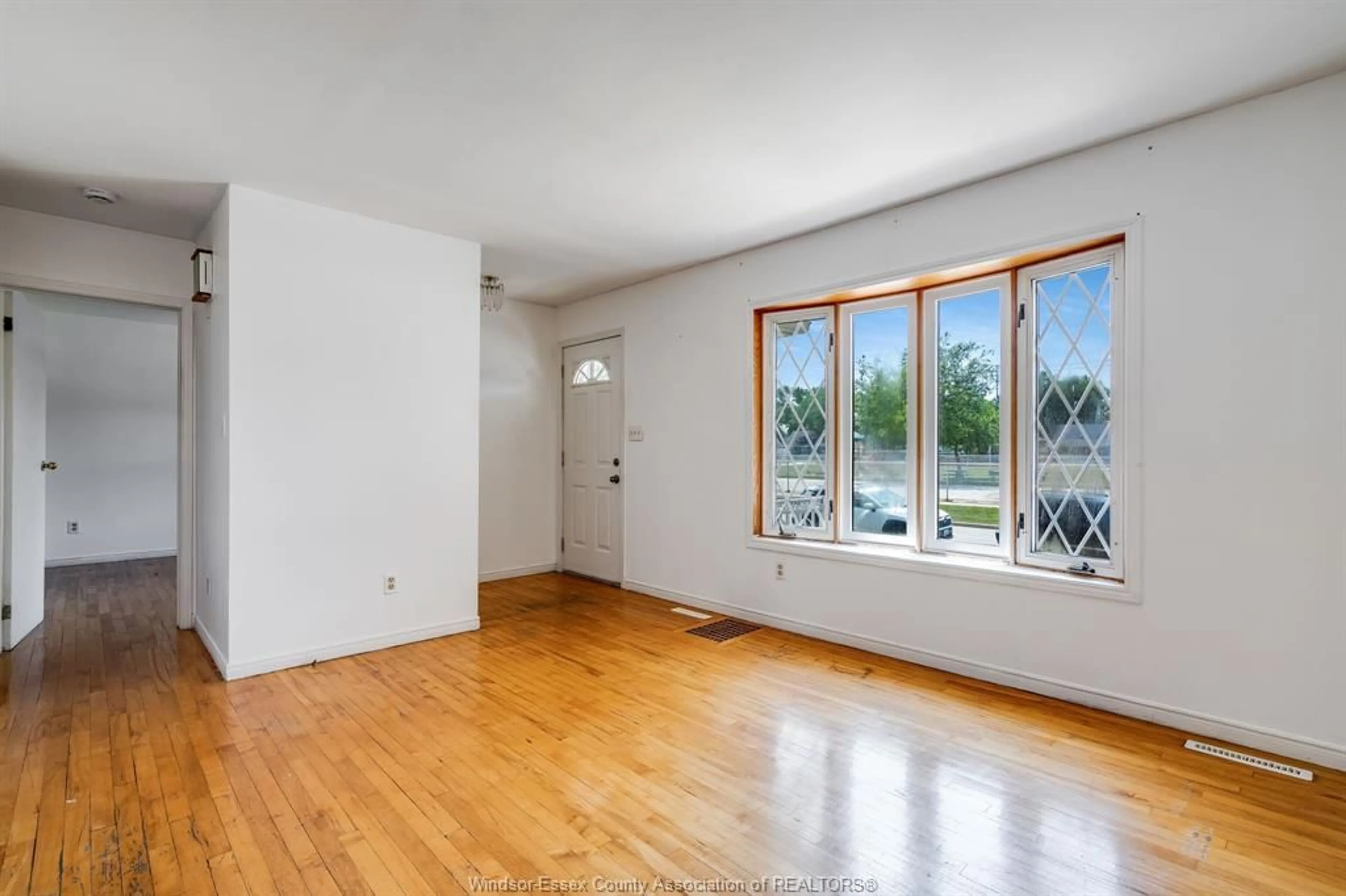 A pic of a room for 1672 Ellrose, Windsor Ontario N8Y 3X7