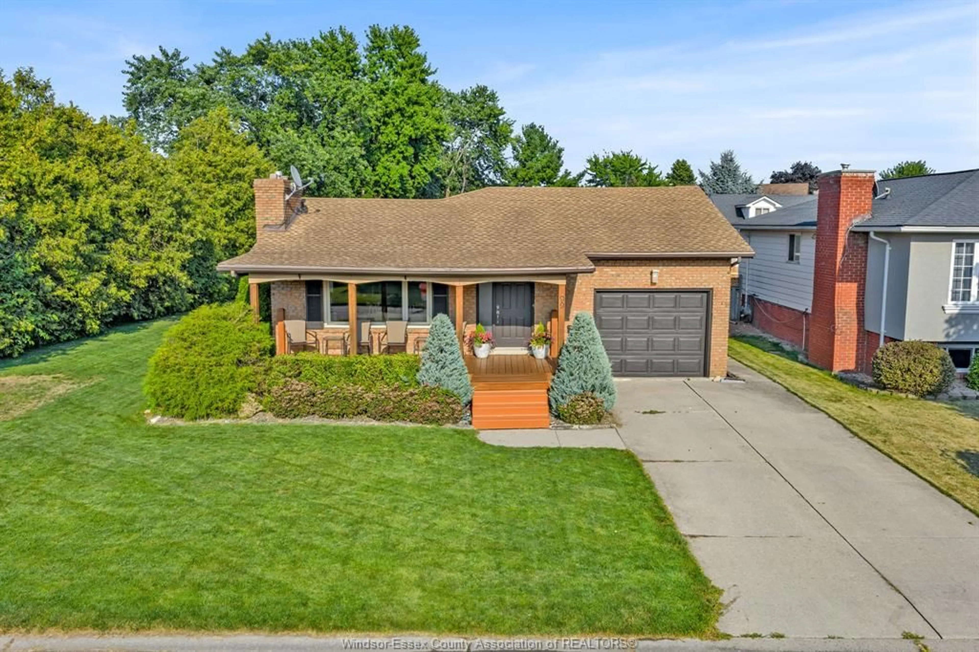 A pic from outside/outdoor area/front of a property/back of a property/a pic from drone, street for 99 Woodycrest Ave, Kingsville Ontario N9Y 3P7