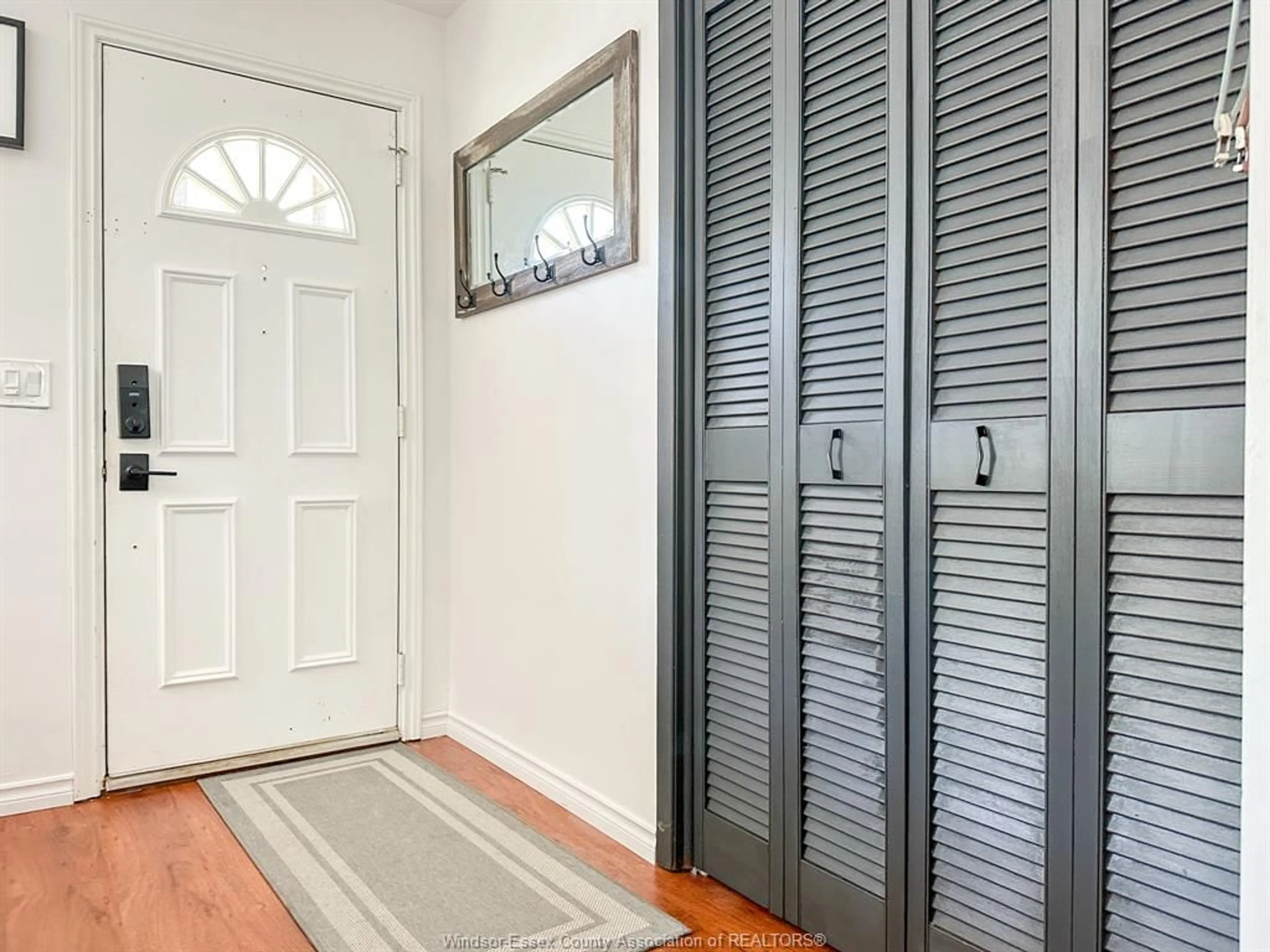 Indoor entryway for 589 COUNTY ROAD 2, Belle River Ontario N0R 1A0