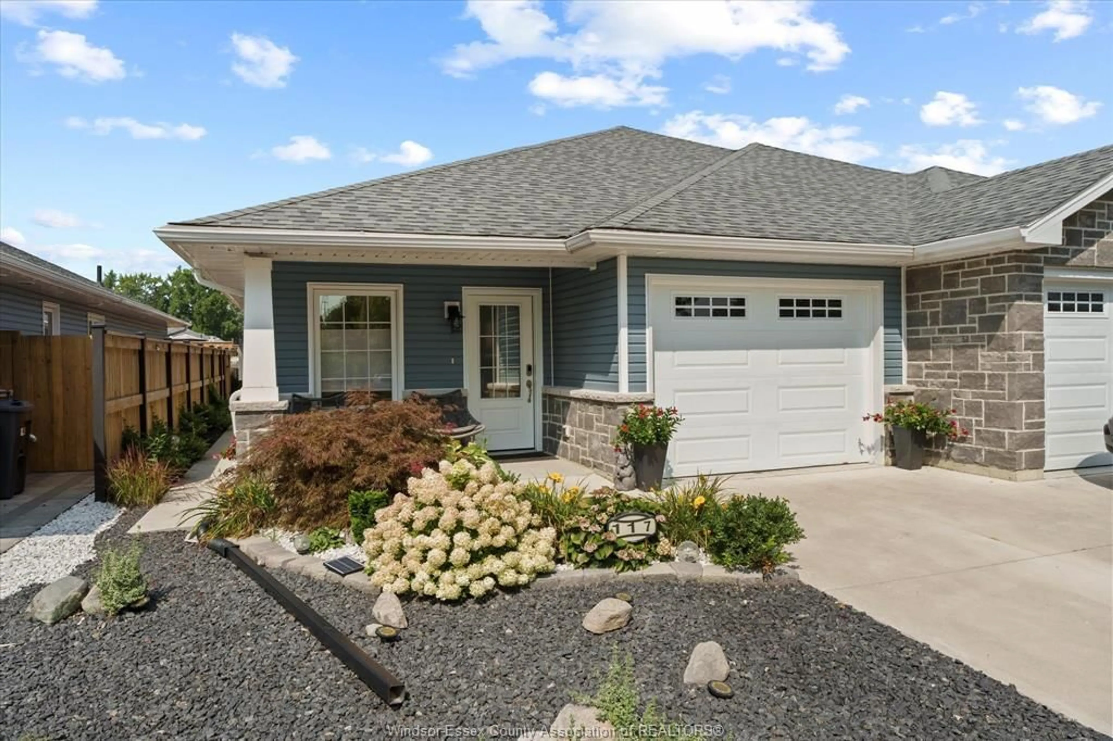 Home with vinyl exterior material, street for 117 ARTHUR St, Harrow Ontario N0R 1G0