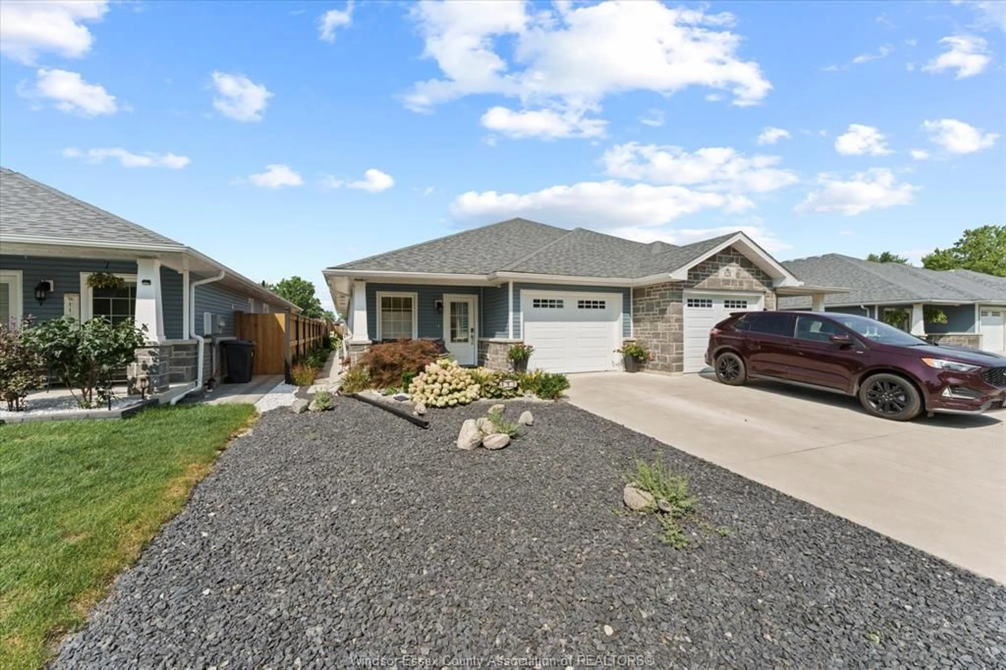 Home with vinyl exterior material, street for 117 ARTHUR St, Harrow Ontario N0R 1G0