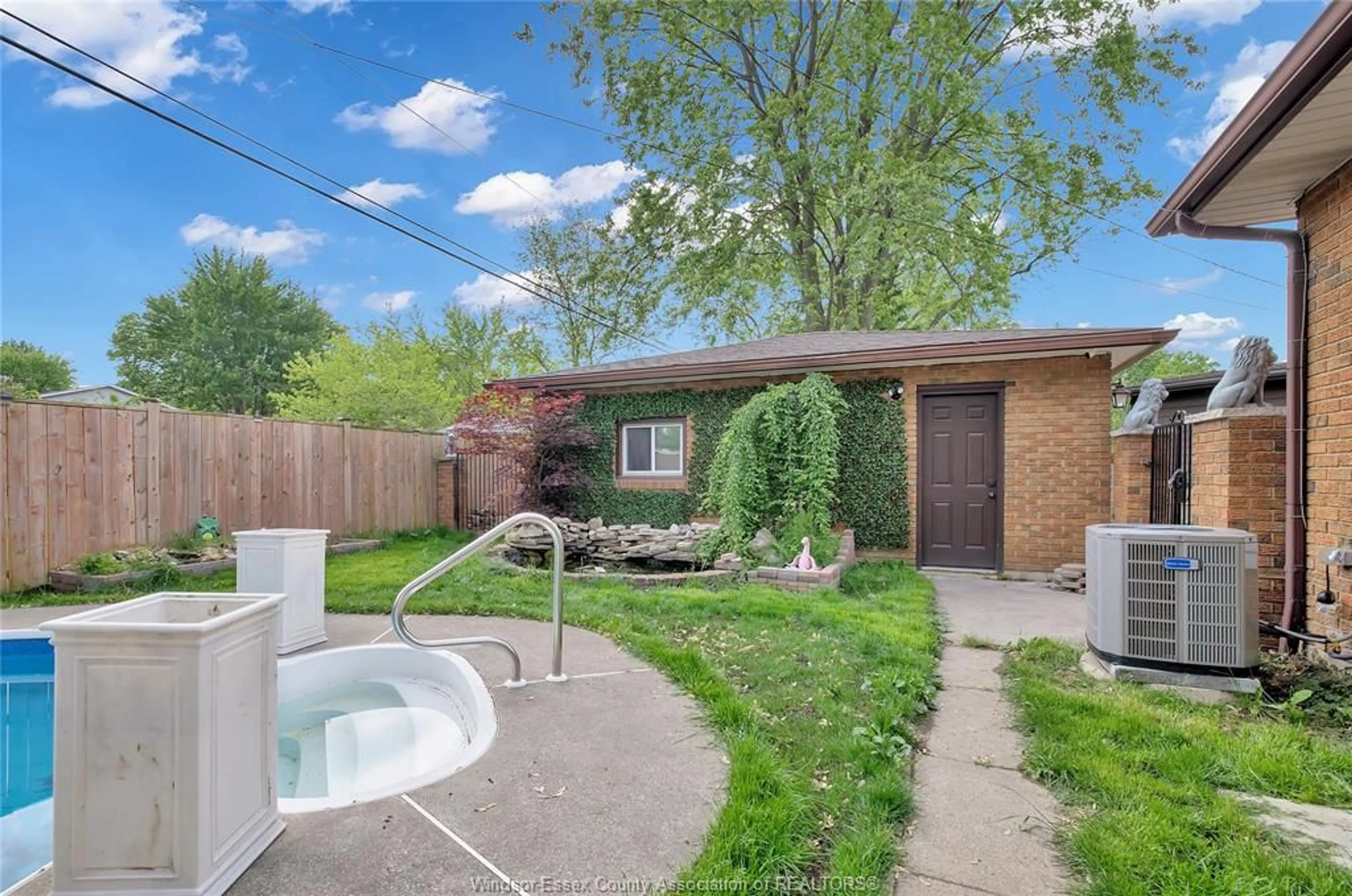 Patio, street for 3990 MYRTLE, Windsor Ontario N9C 4A3