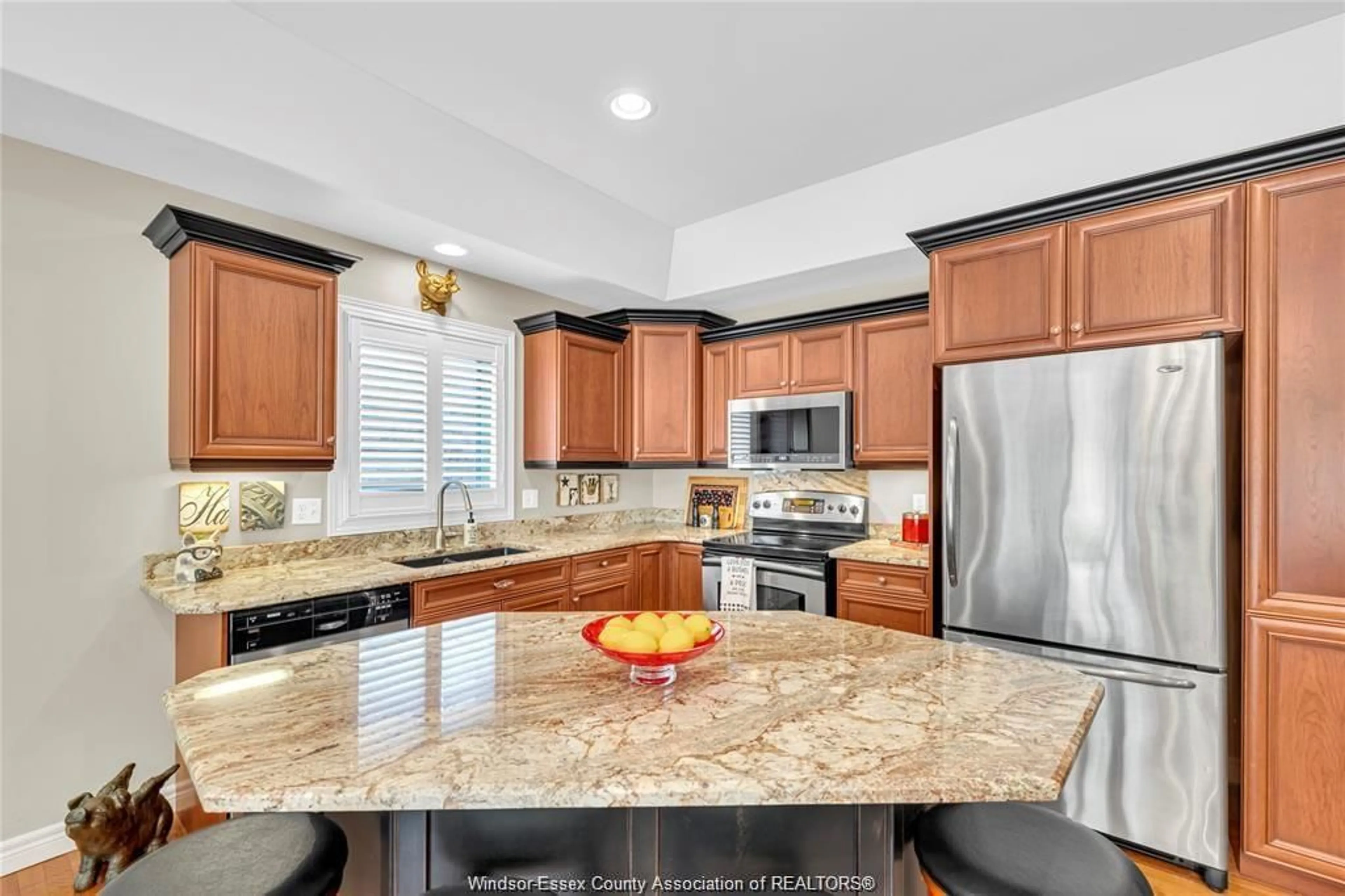 Open concept kitchen, ceramic/tile floor for 768 Newport, Windsor Ontario N9E 4Z5